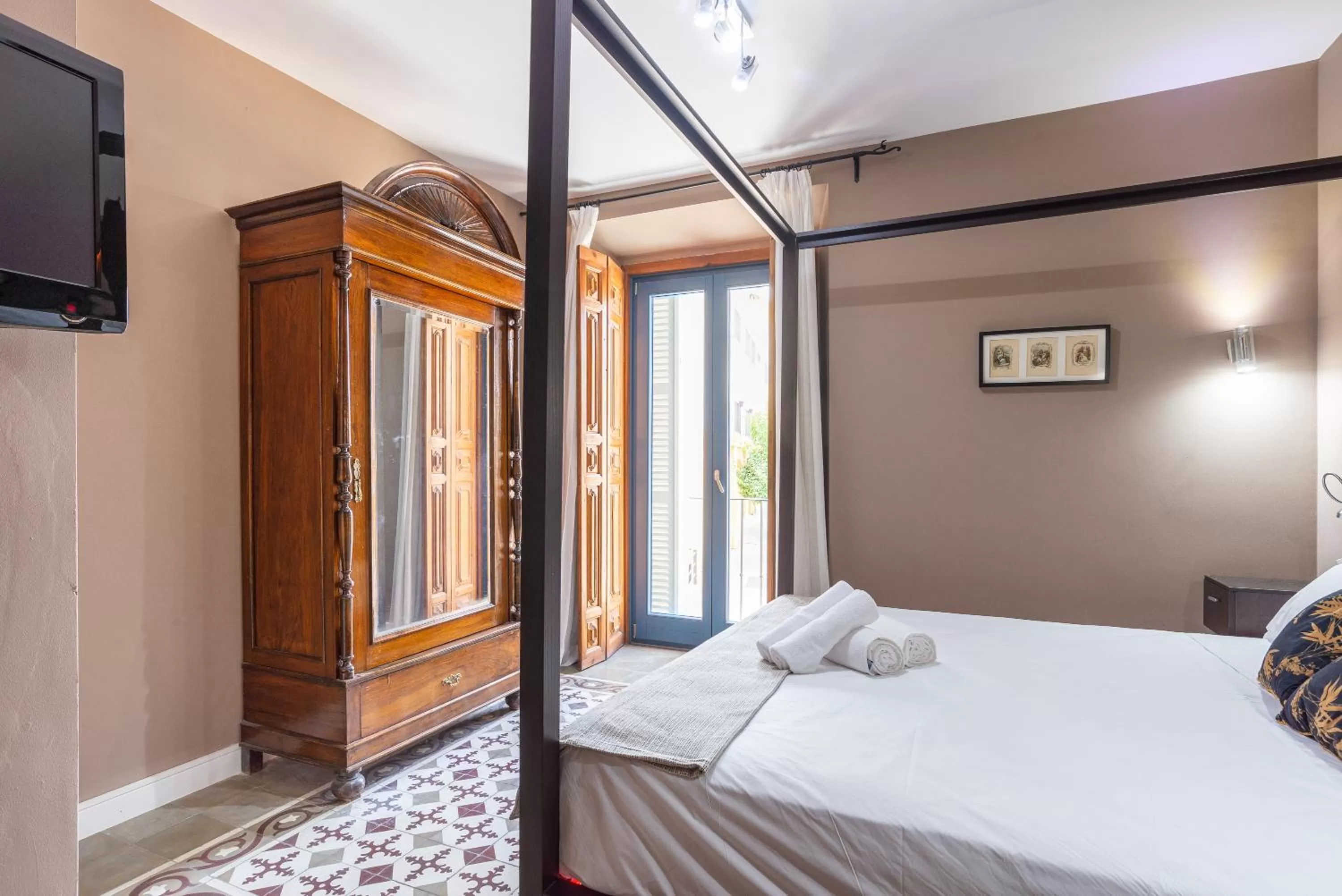 Decorative detail, Bed in Hotel Albaicín