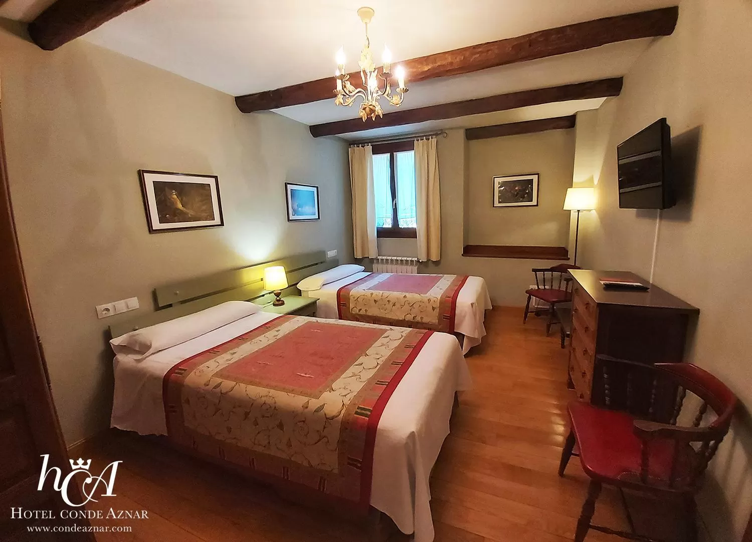 Photo of the whole room, Bed in Conde Aznar