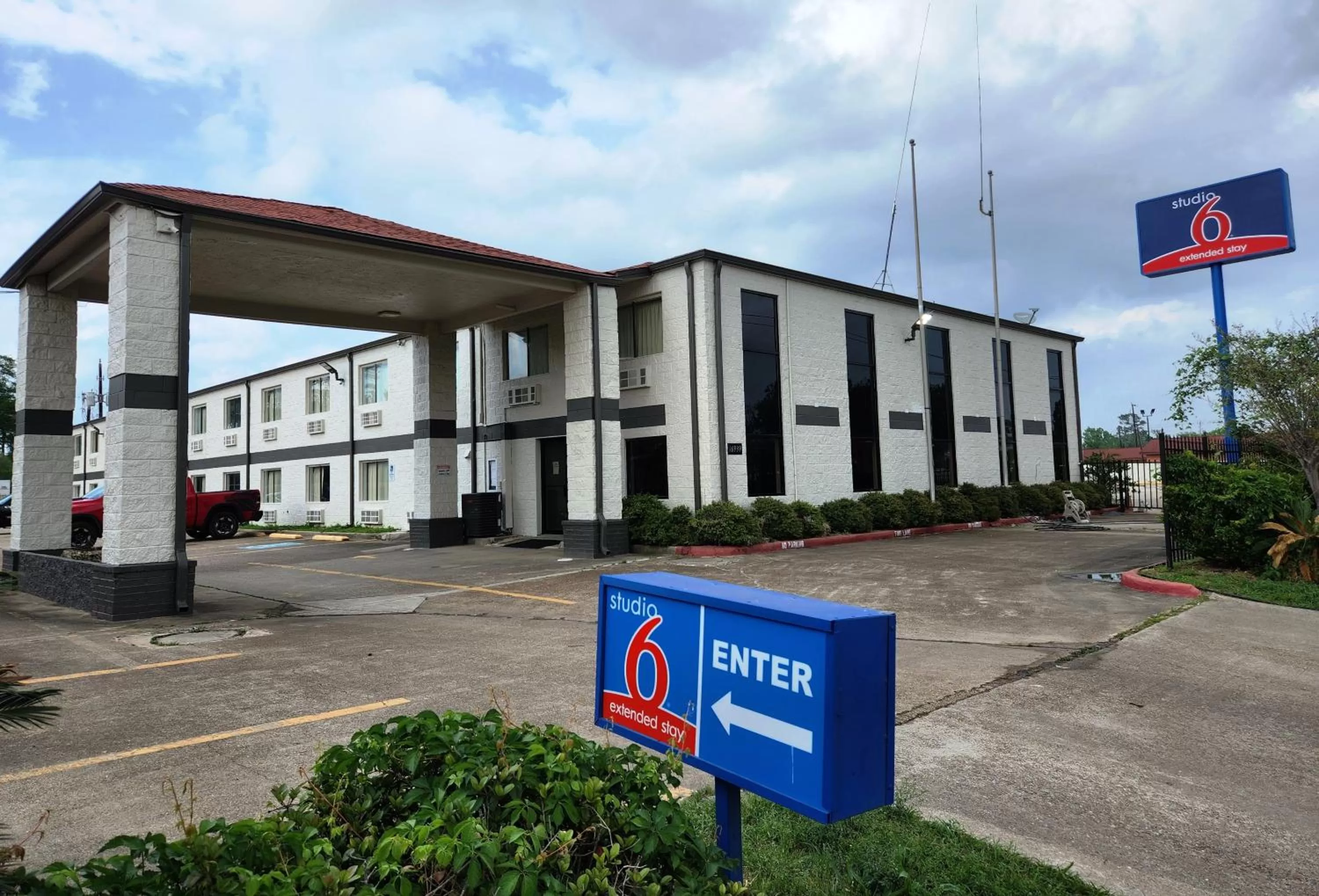 Property building in Studio 6 Channelview TX Baytown West