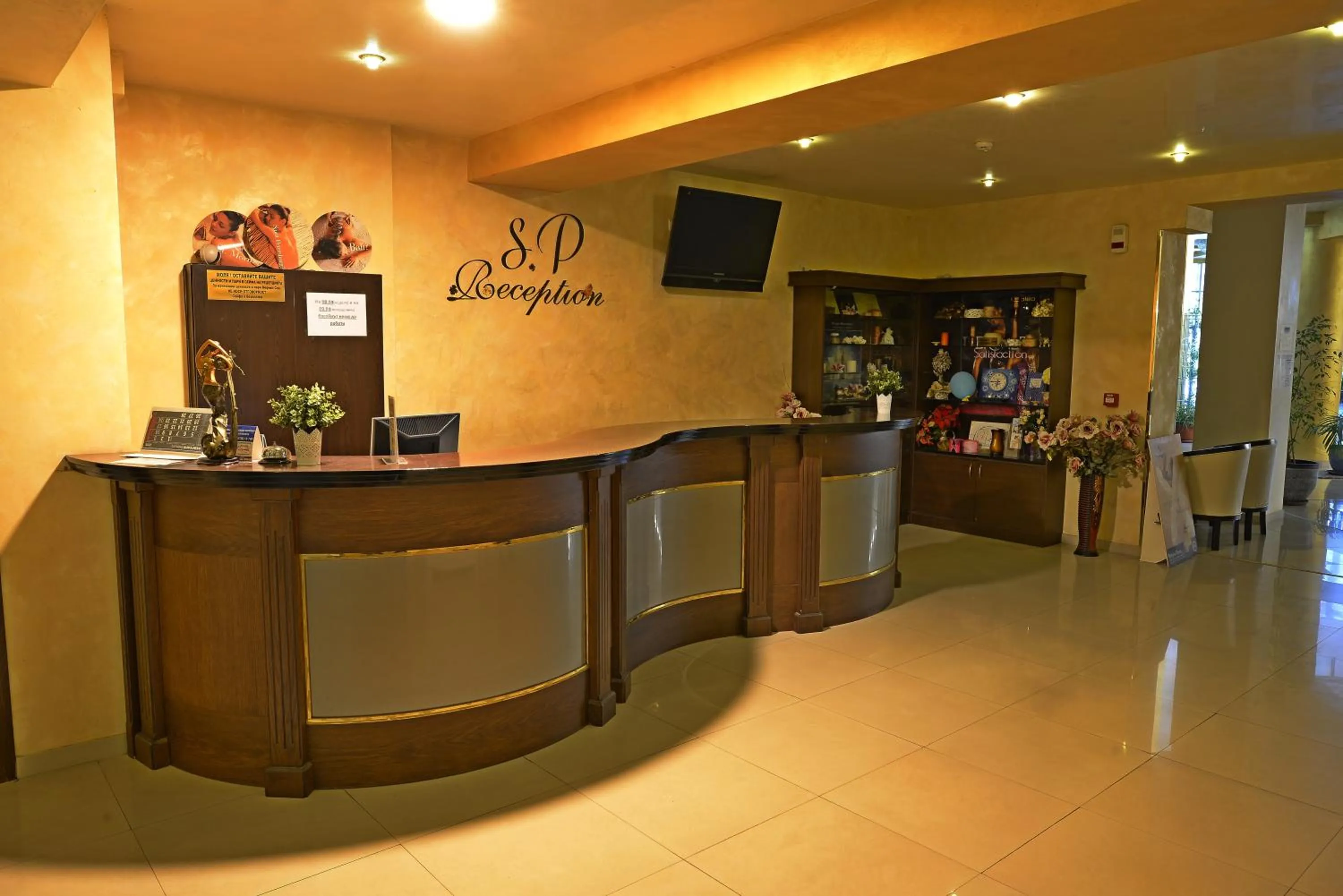 Swimming pool in Merian Palace Hotel