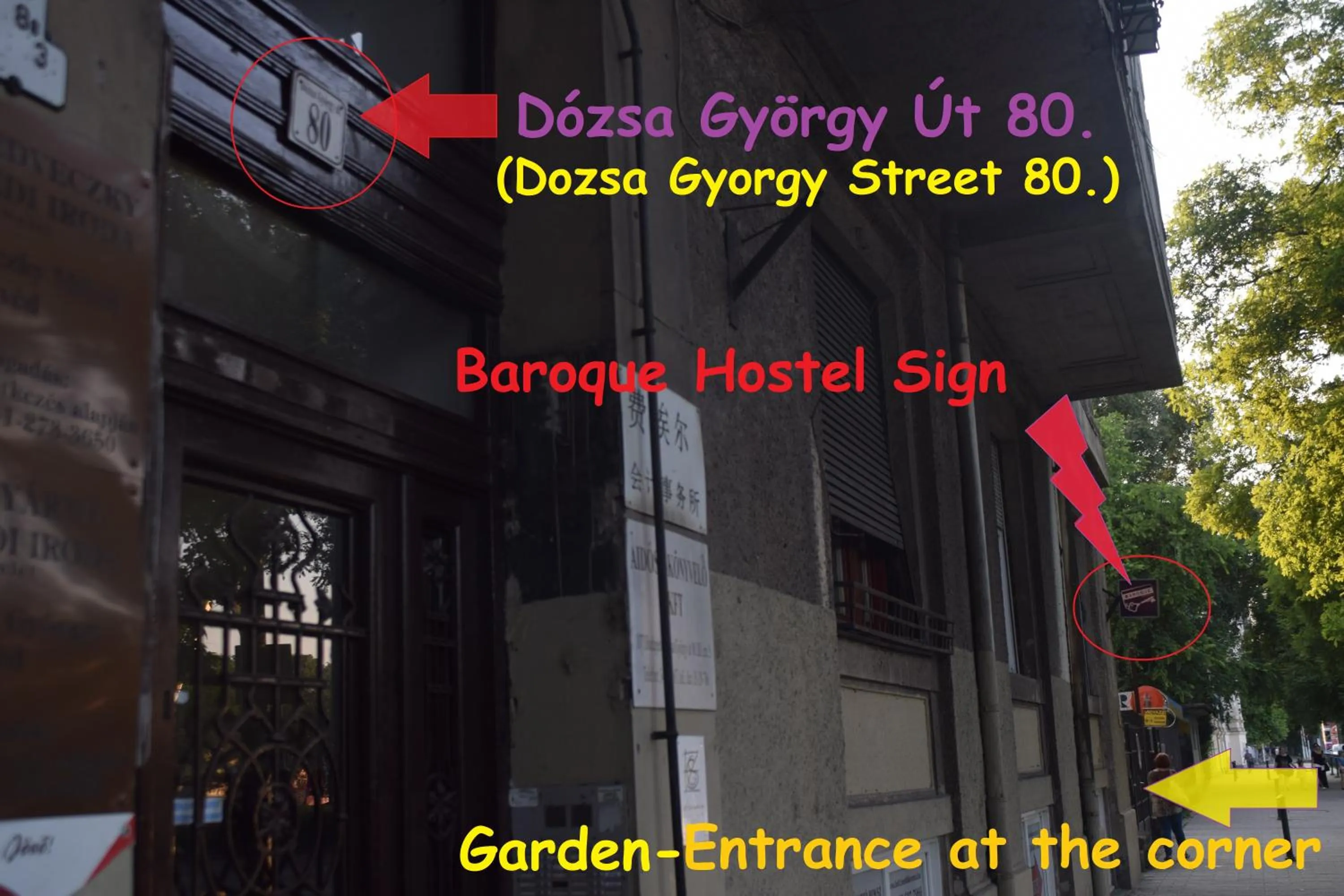 Text overlay in Baroque Hostel & Coworking