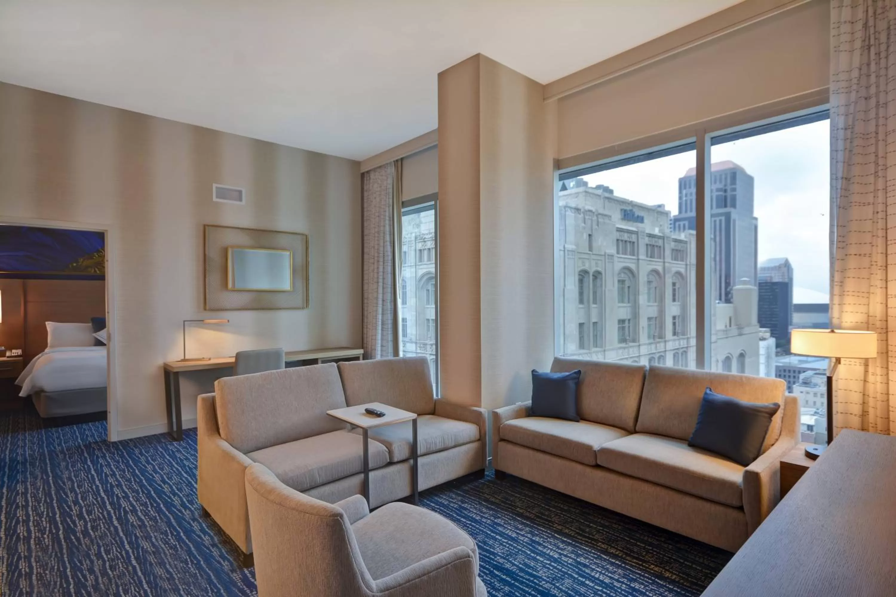 Living room, Bed in Residence Inn by Marriott New Orleans French Quarter Area/Cen B