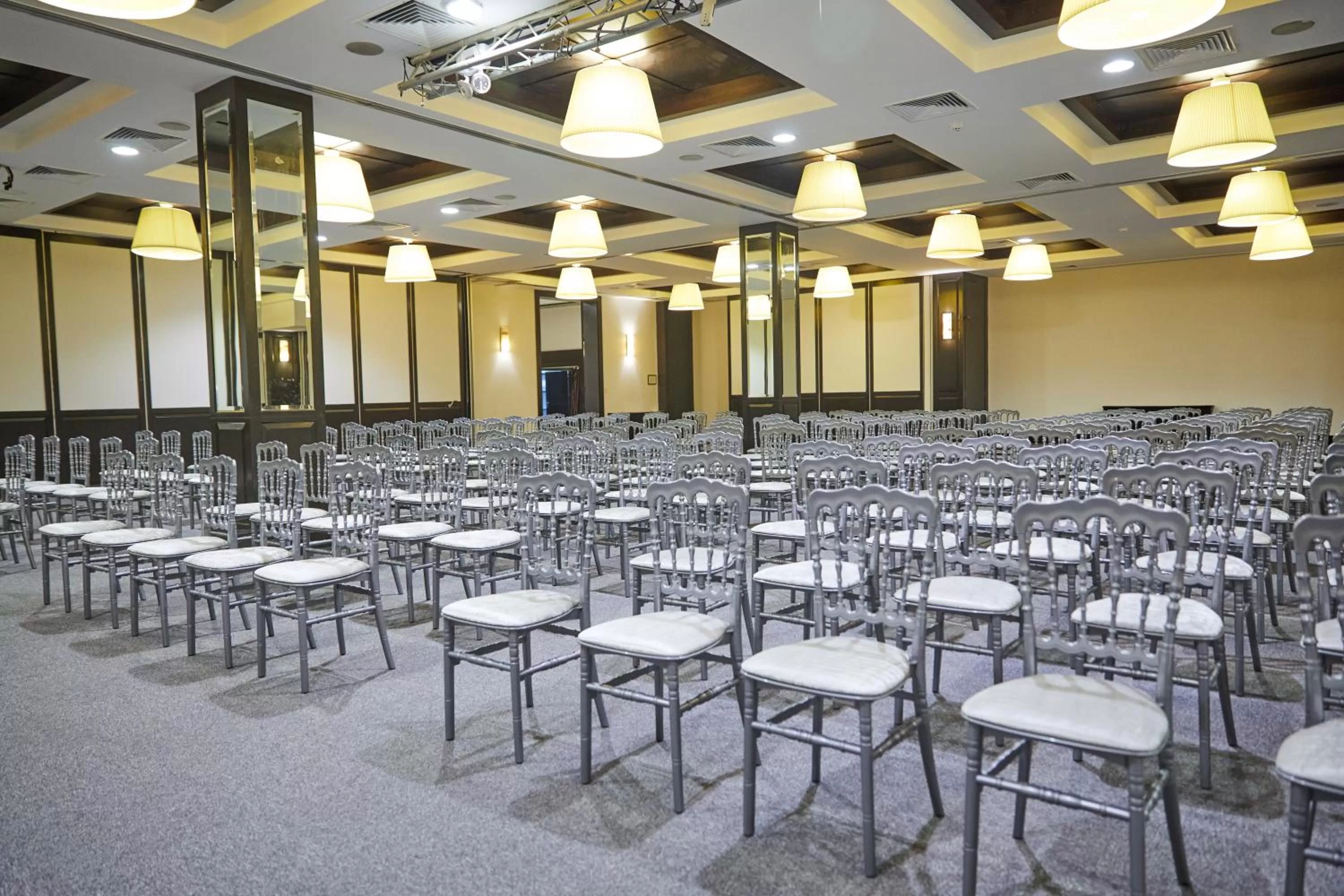 Meeting/conference room in Dedeman Palandoken Ski Lodge Hotel