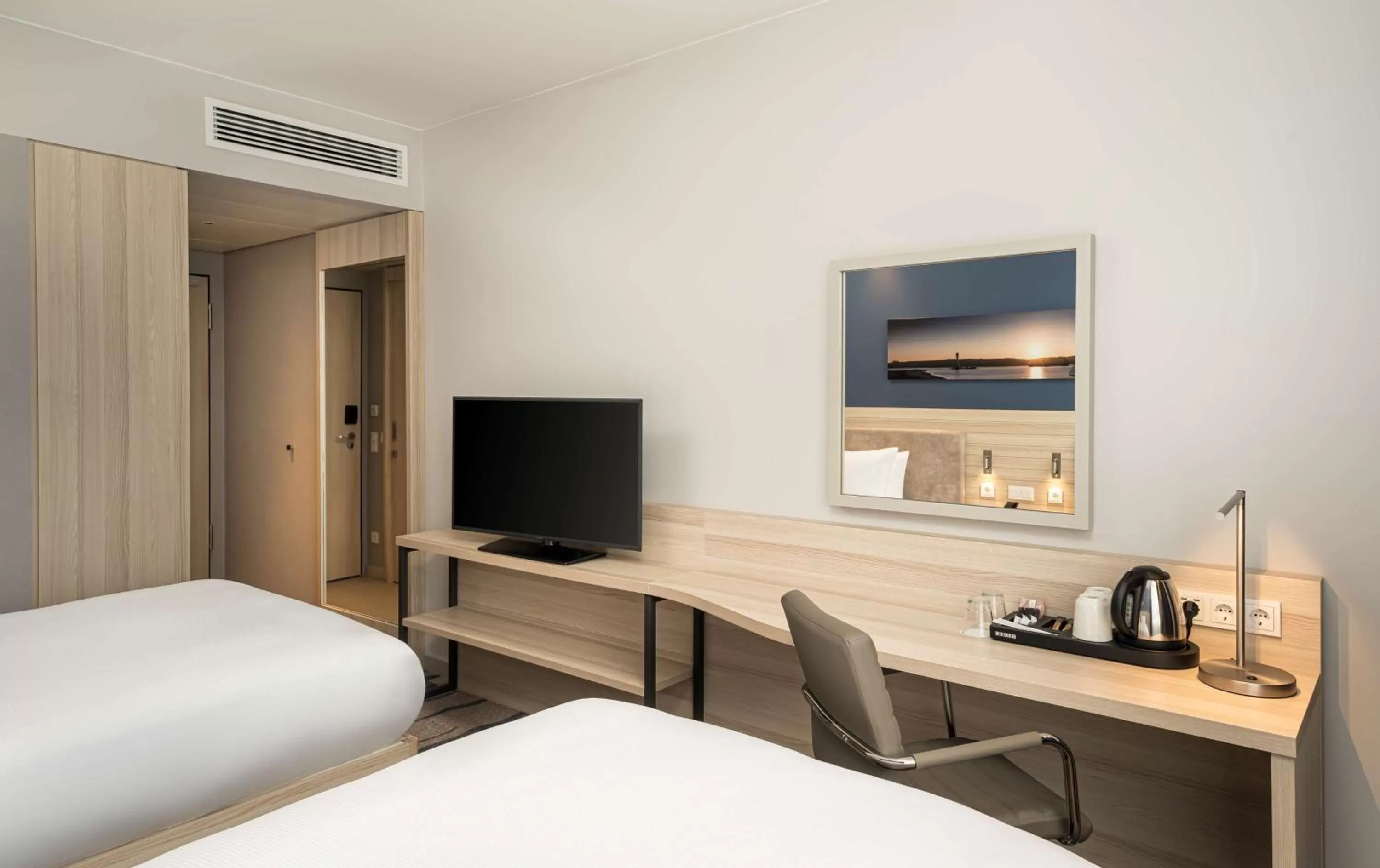 Bedroom, Bed in Hampton By Hilton Kiel