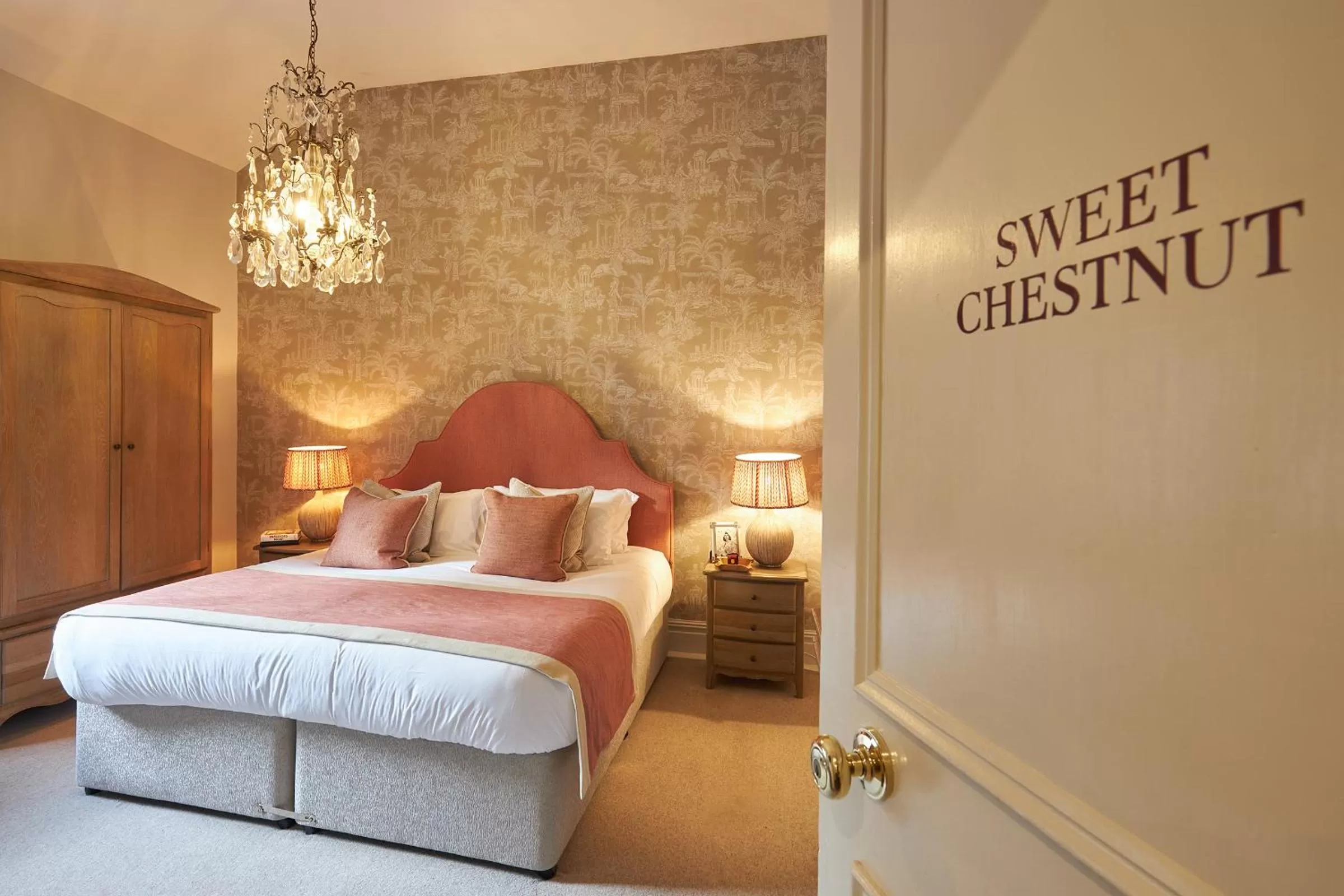 Bedroom, Bed in The Angel Inn, Petworth