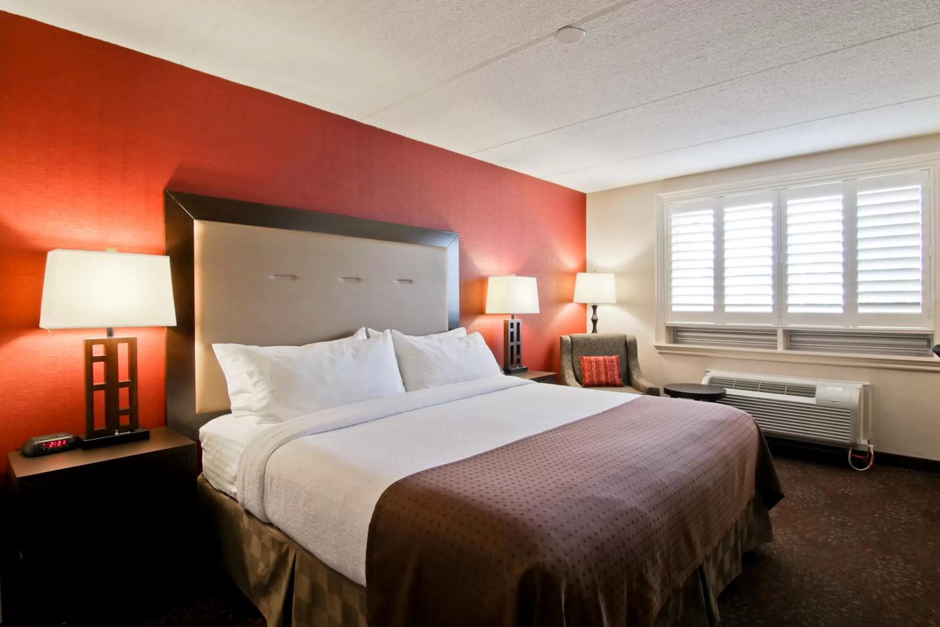 King Room in Holiday Inn Hotel & Suites St.Catharines-Niagara, an IHG Hotel