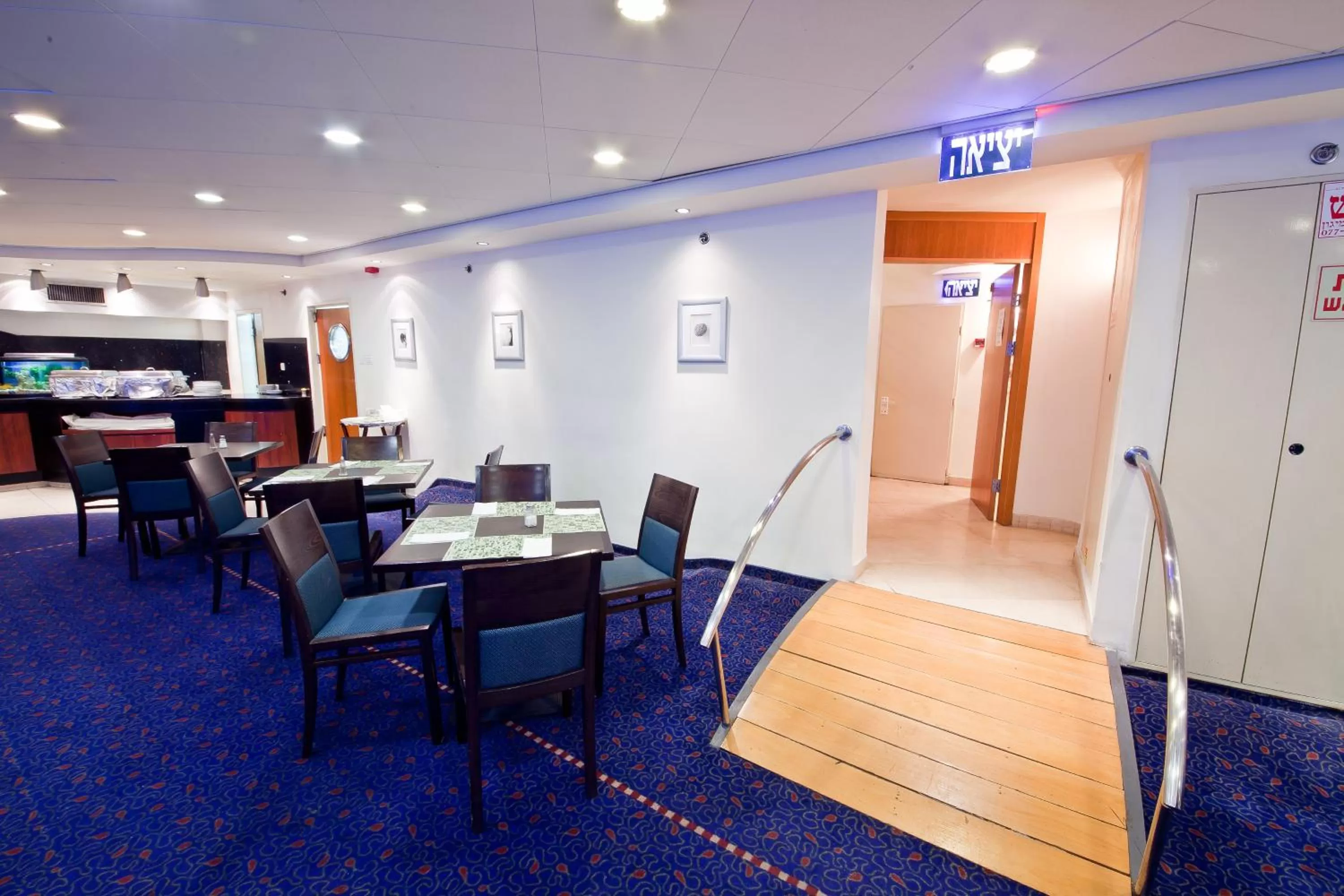 Dining area in SeaNet Hotel By AFI Hotels