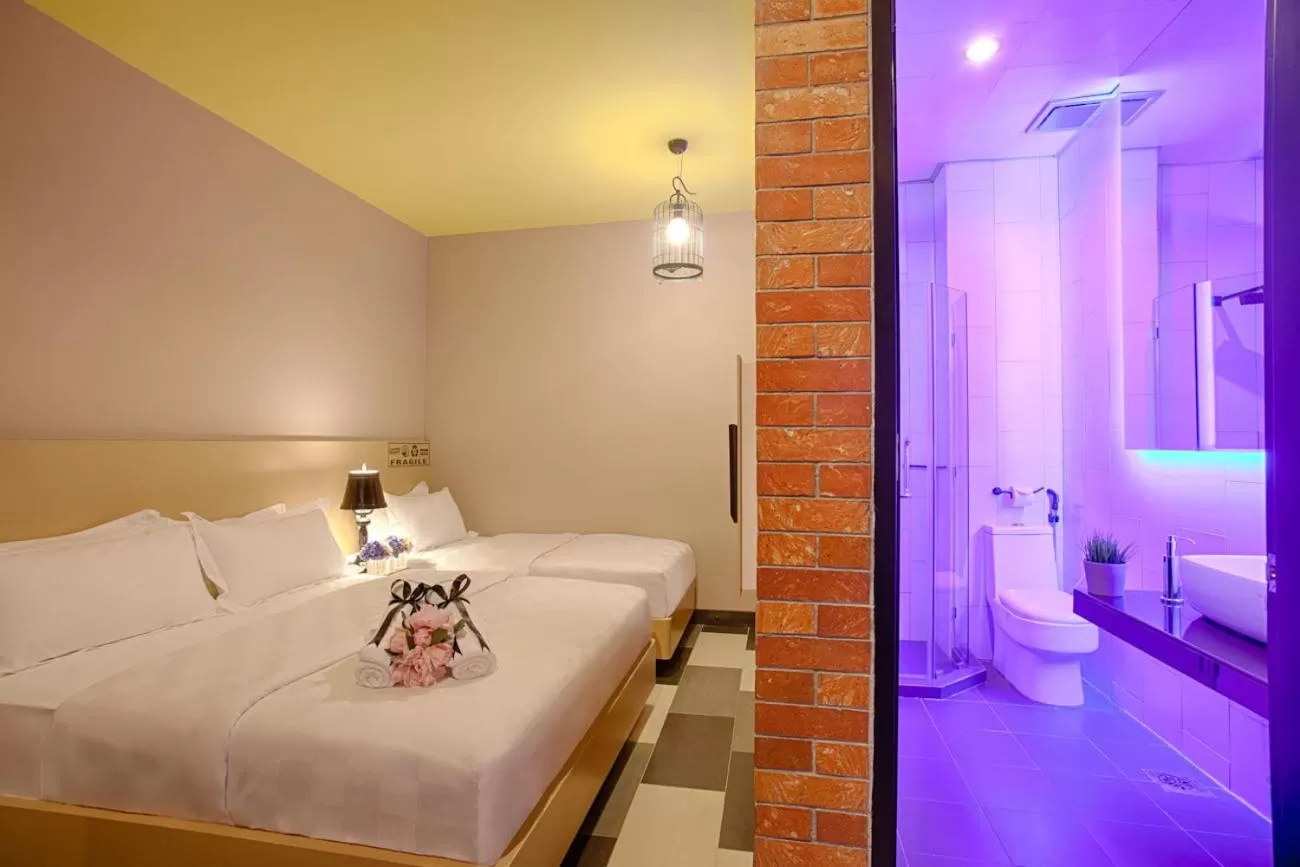 Photo of the whole room, Bed in the youniQ Hotel, Kuala Lumpur International Airport