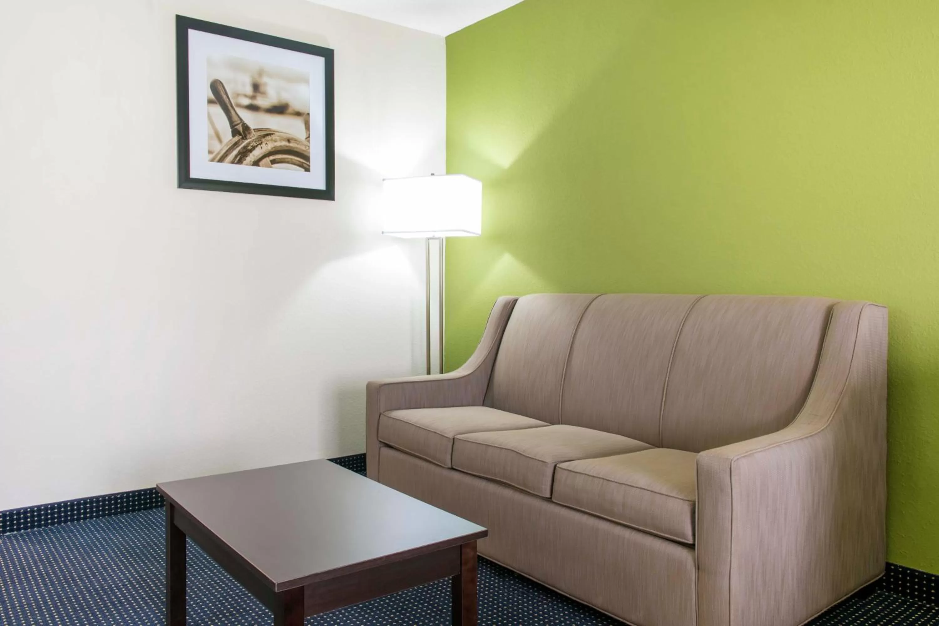 Seating area in Quality Inn & Suites Anderson I-69