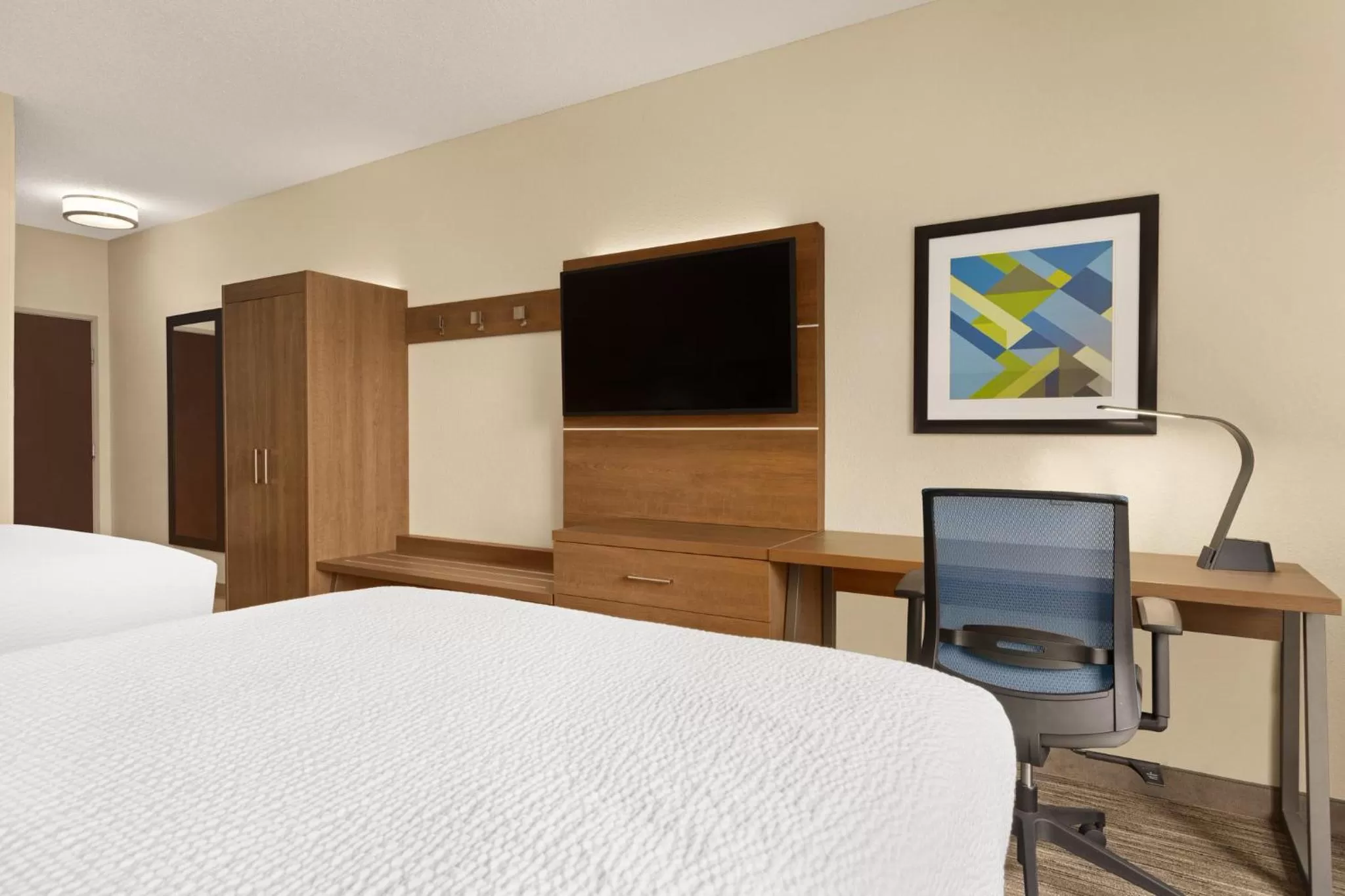 Photo of the whole room in Holiday Inn Express Hotel and Suites Akron South-Airport Area by IHG