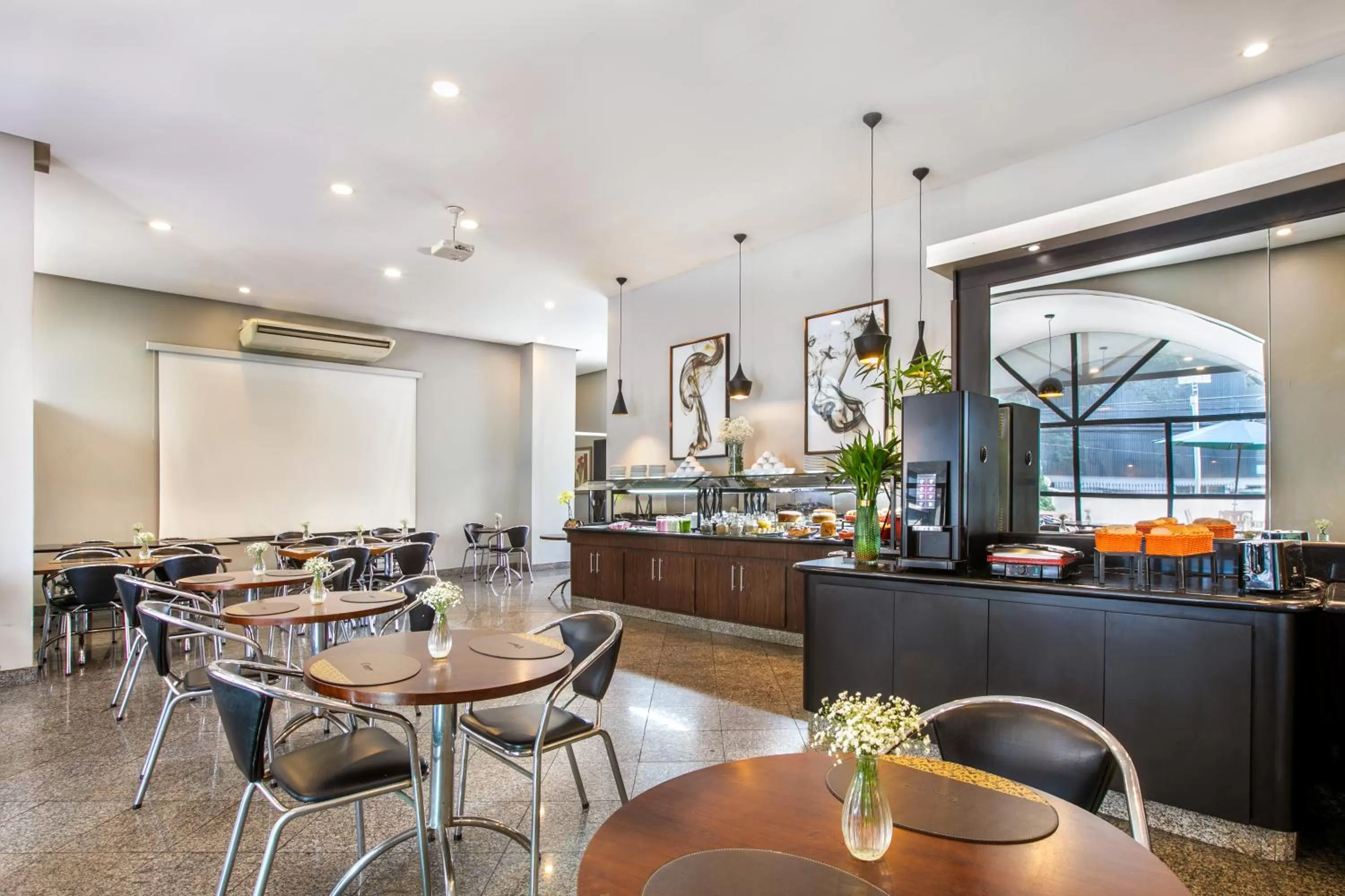 Restaurant/places to eat in Plaza Inn American Loft - Barra Funda