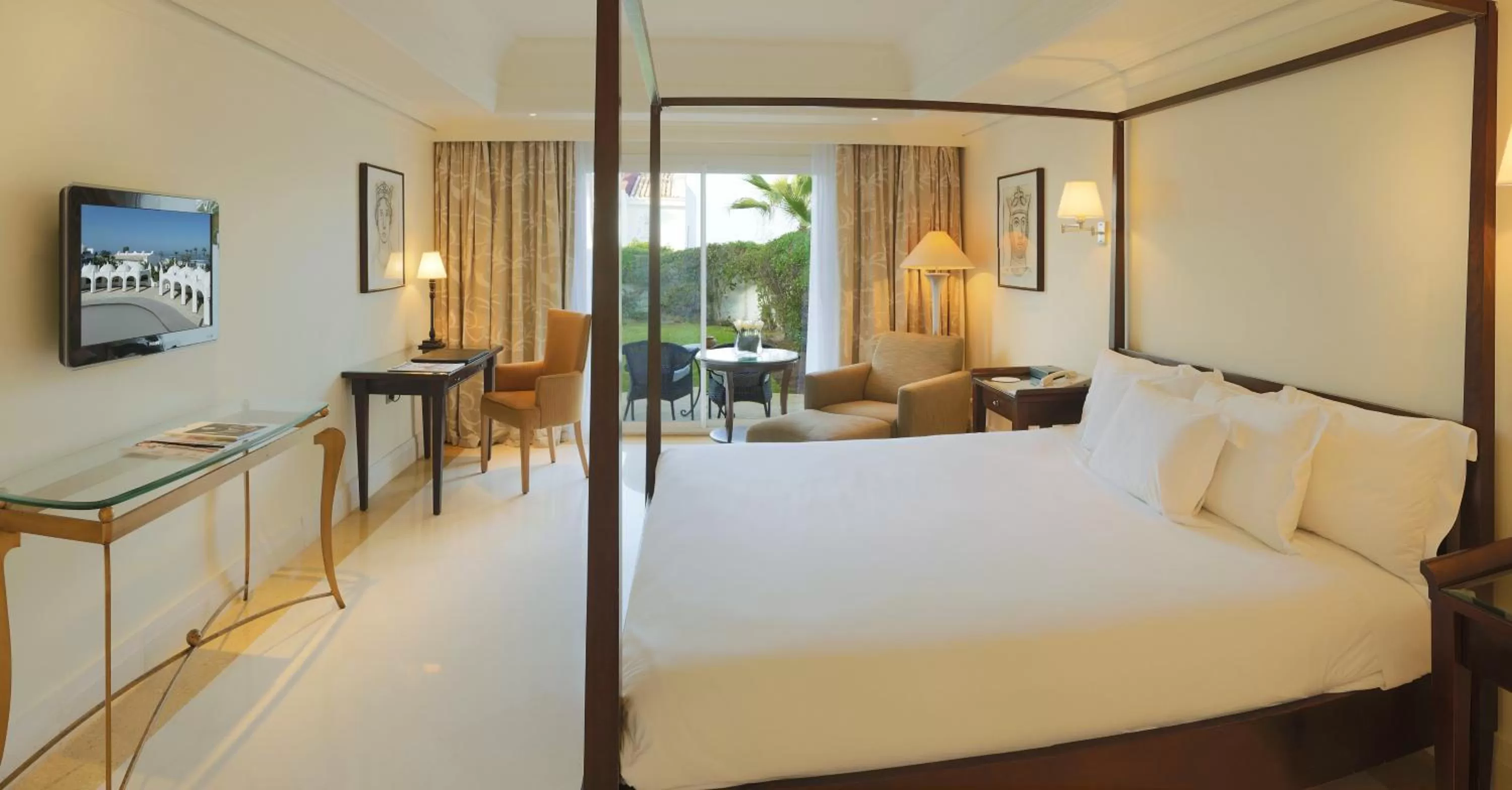 TV and multimedia, Bed in L' Amphitrite Palace Beach Resort & Spa