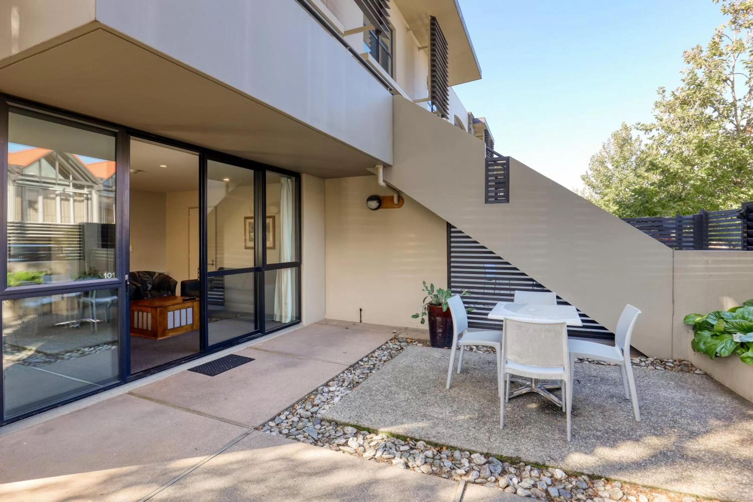 Patio in Garden Court Suites & Apartments