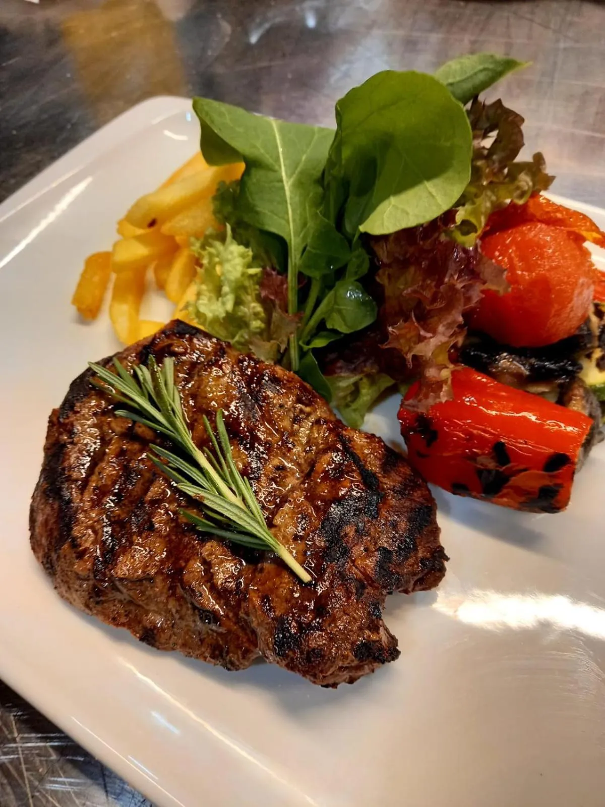 Restaurant/places to eat, Food in Selenay Hotel