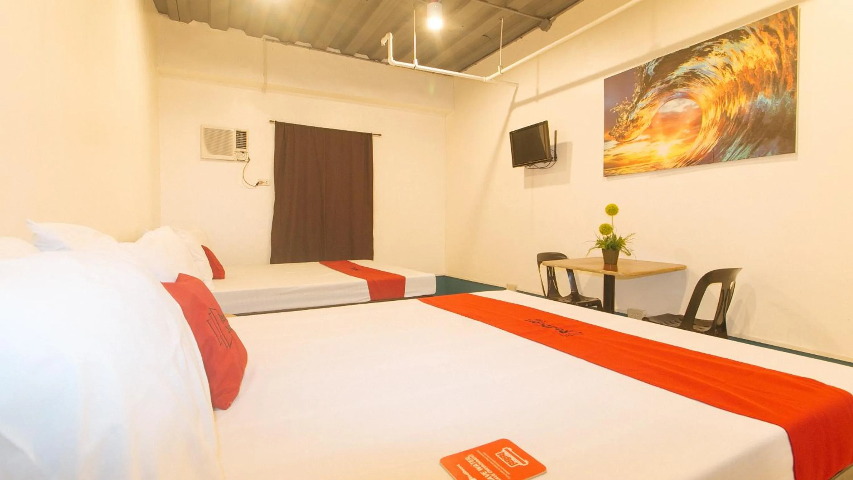 Photo of the whole room, Bed in RedDoorz at Crowne One Condo