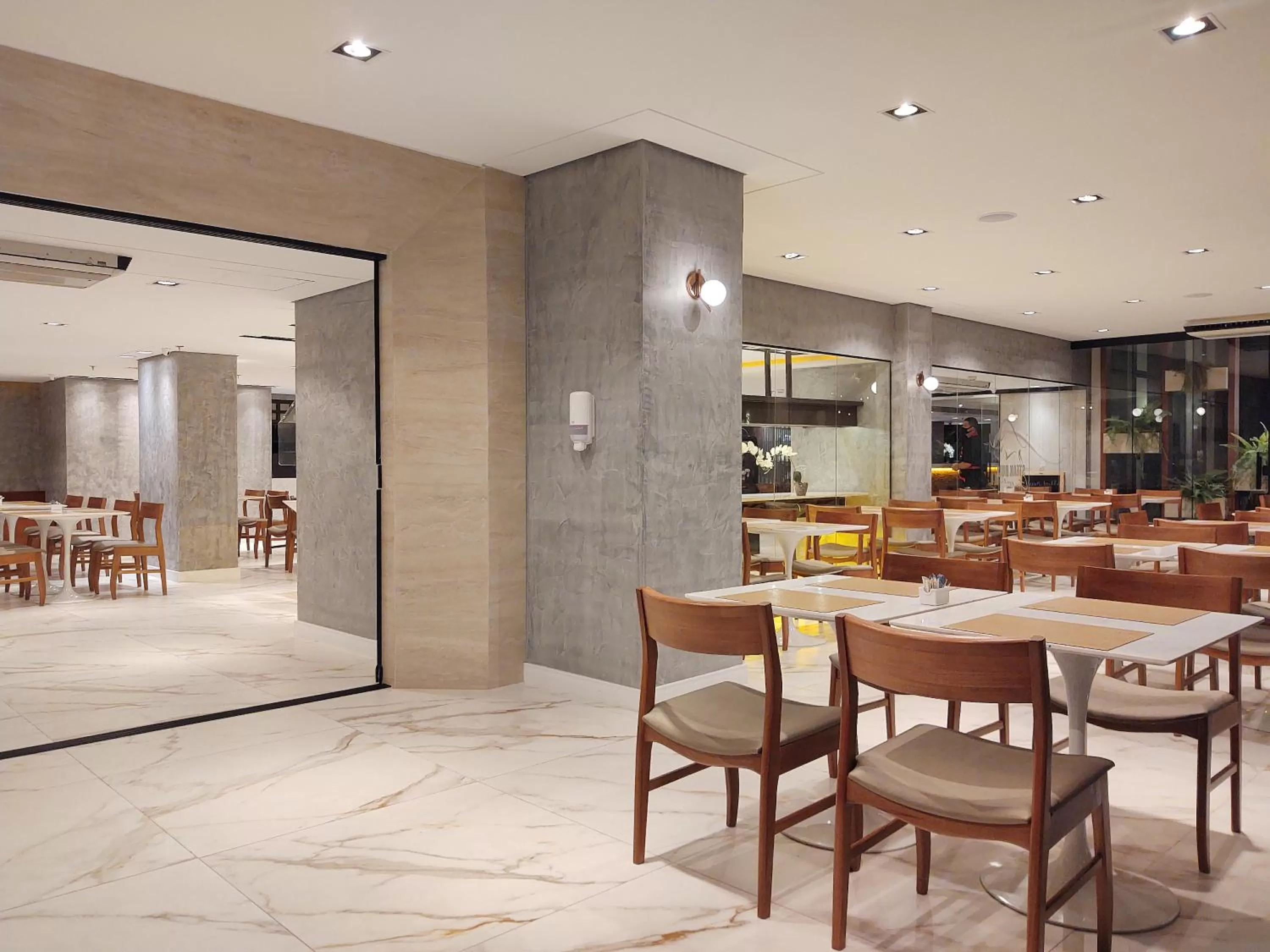 Restaurant/places to eat in Lets Idea Brasília Hotel
