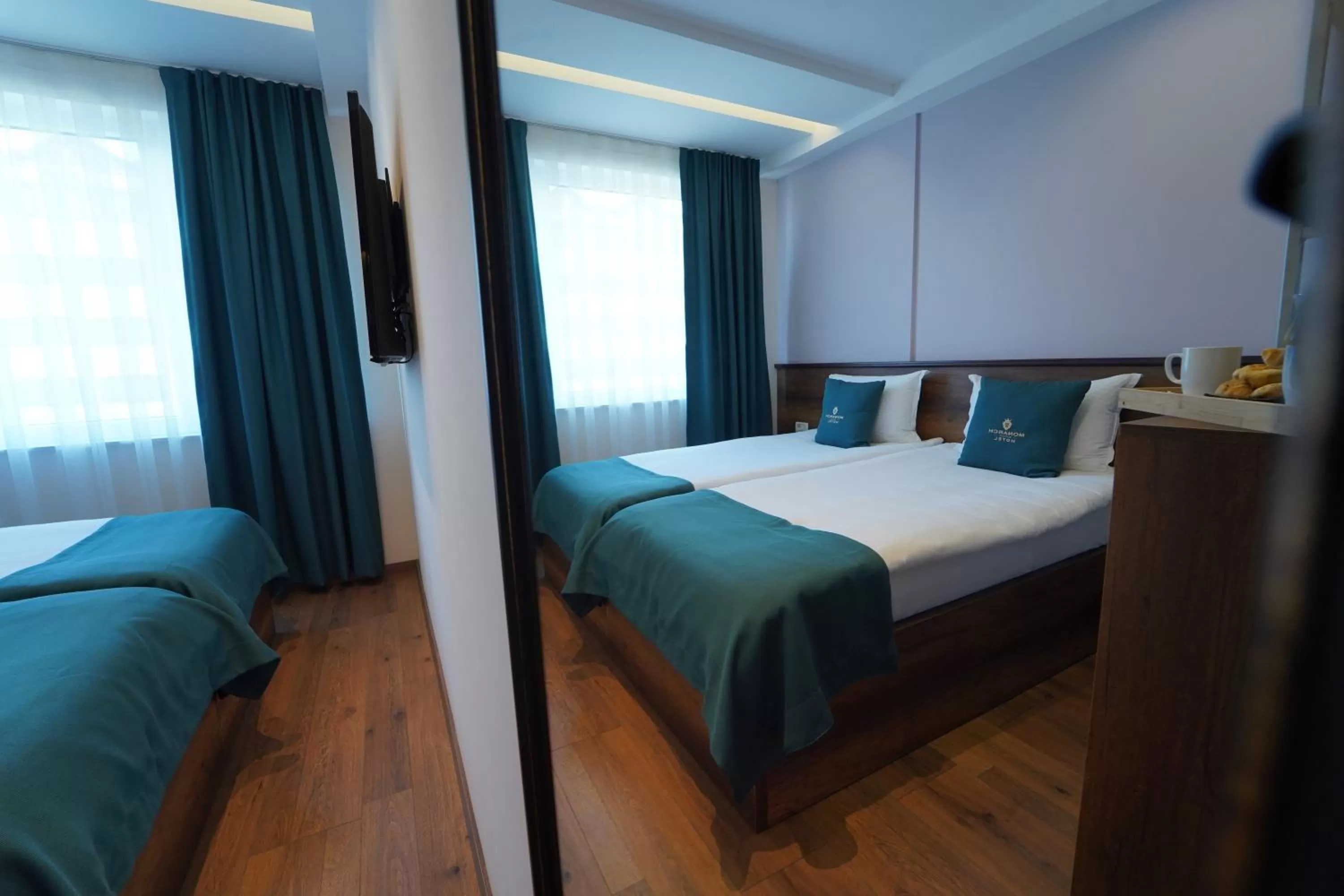 Bedroom, Bed in Monarch Hotel