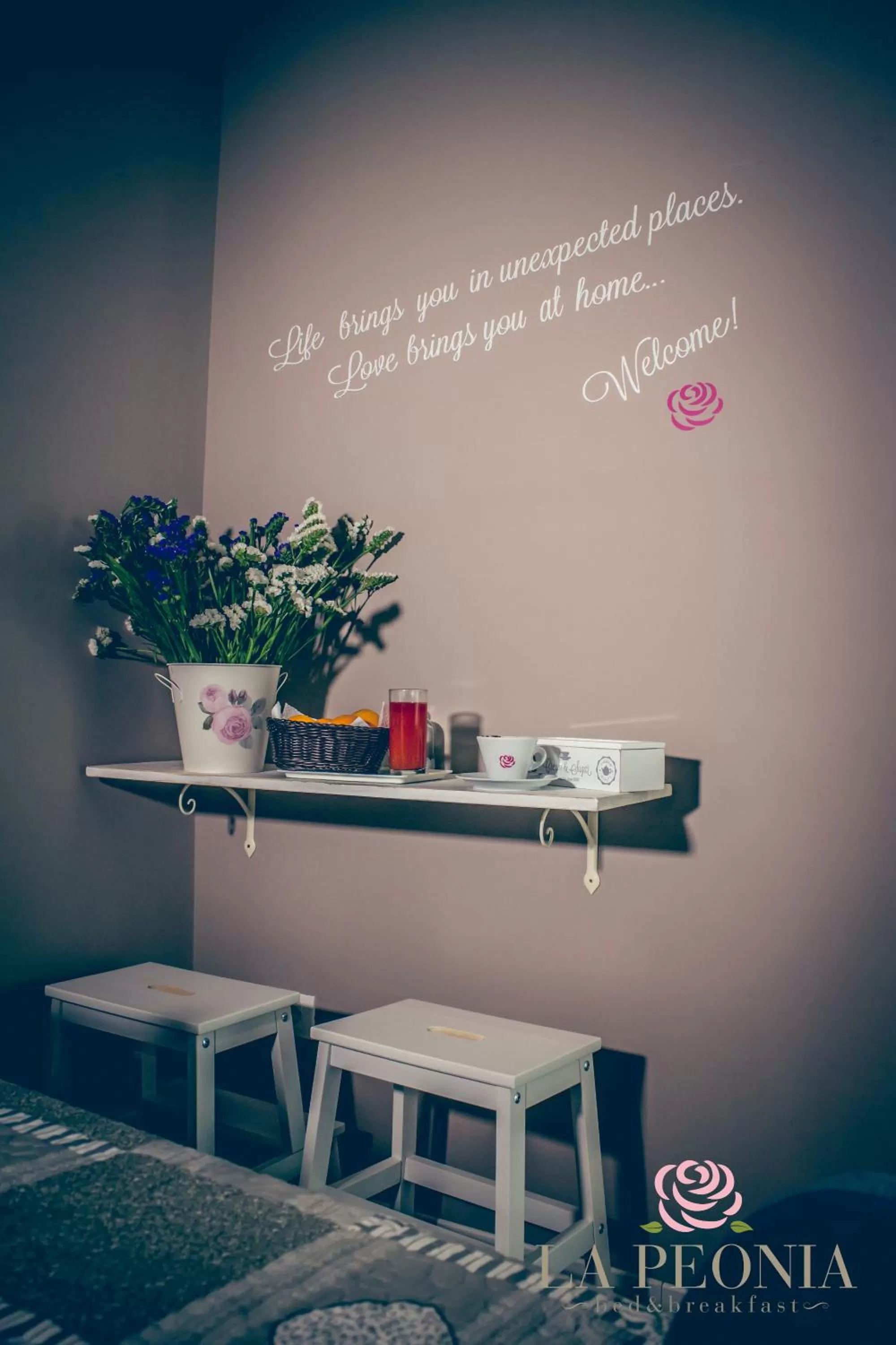 Coffee/tea facilities in La Peonia