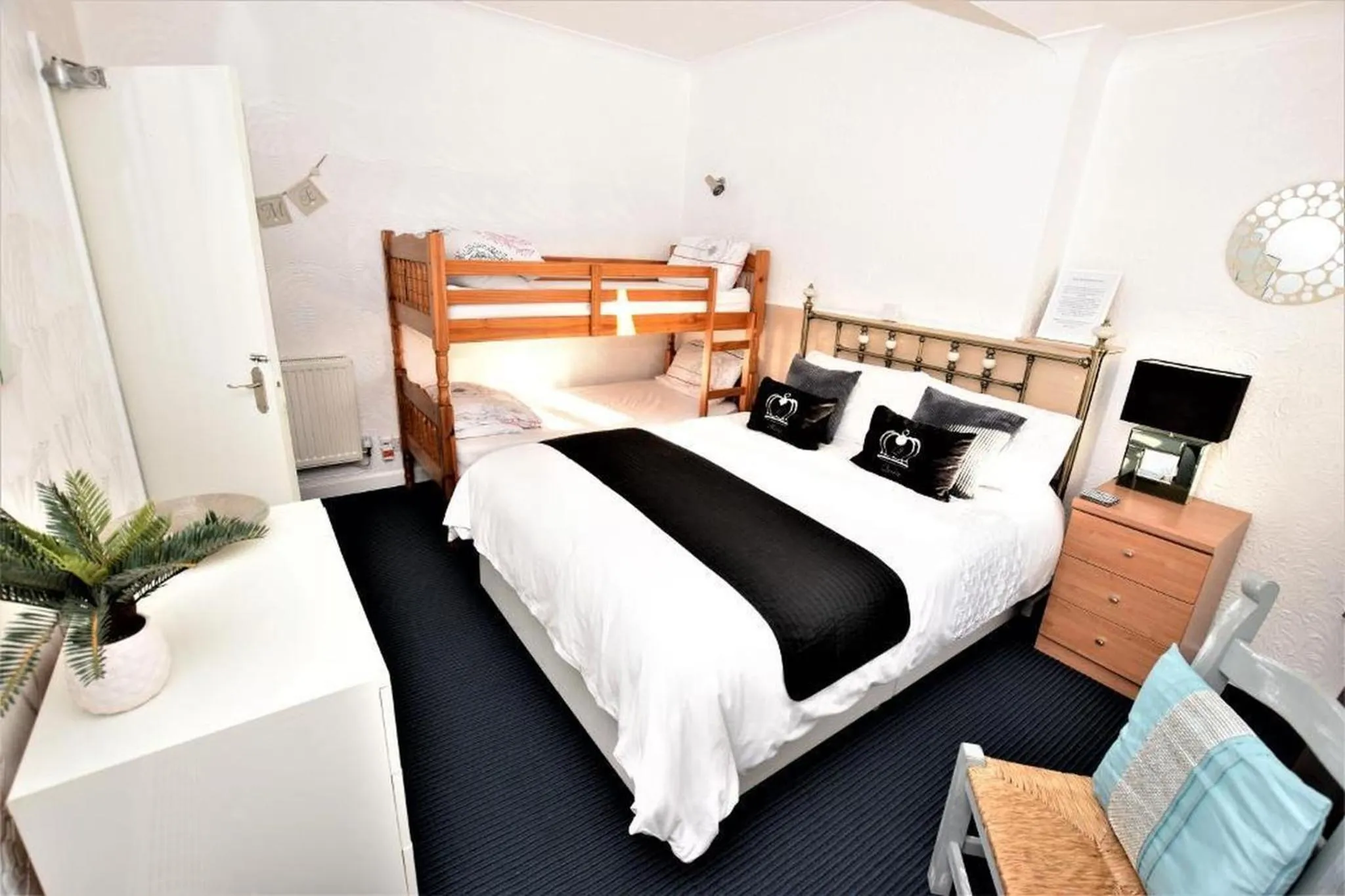 Bedroom, Bed in Bridle Lodge Apartments