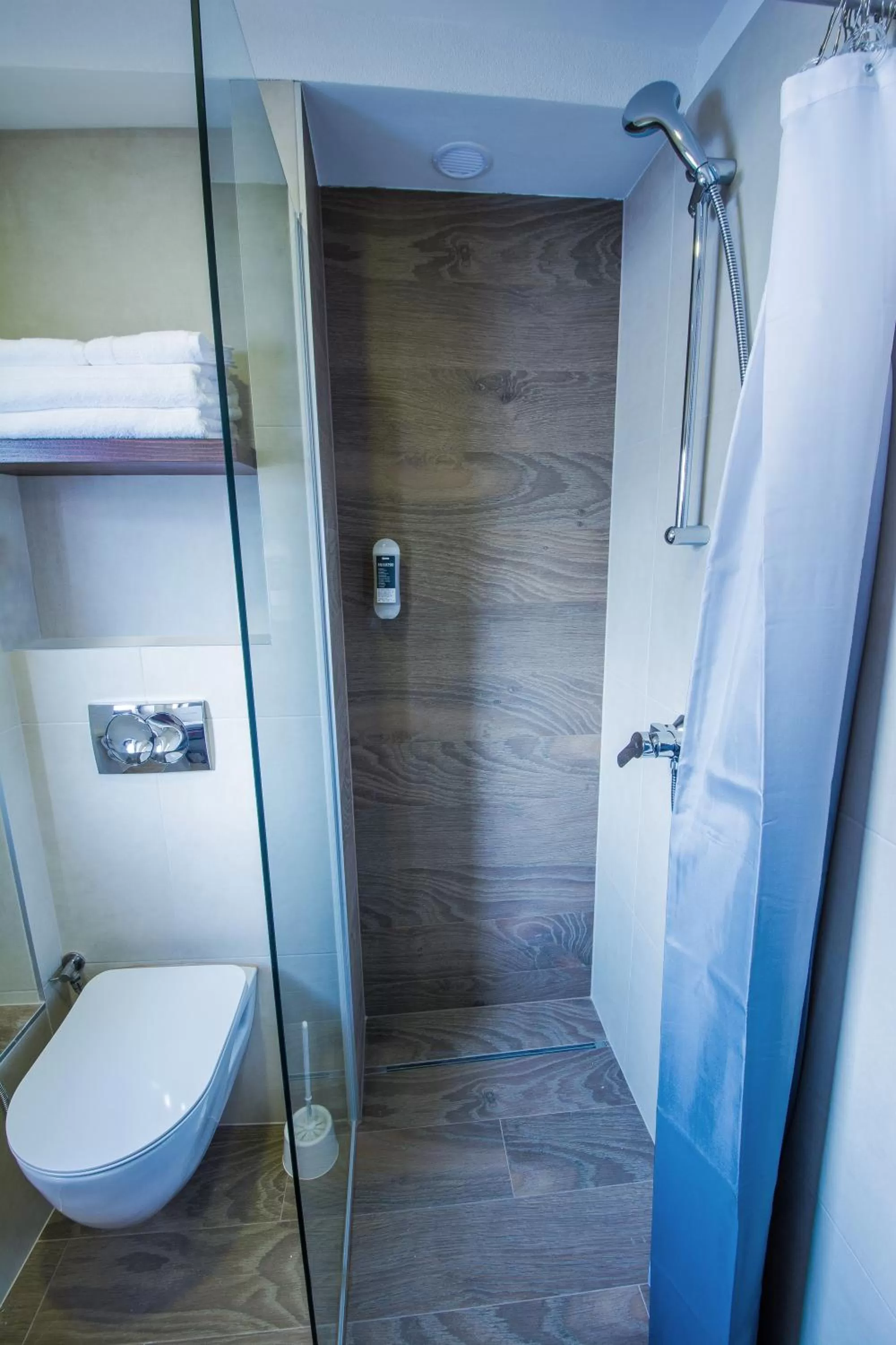 Shower in Hotel Noble