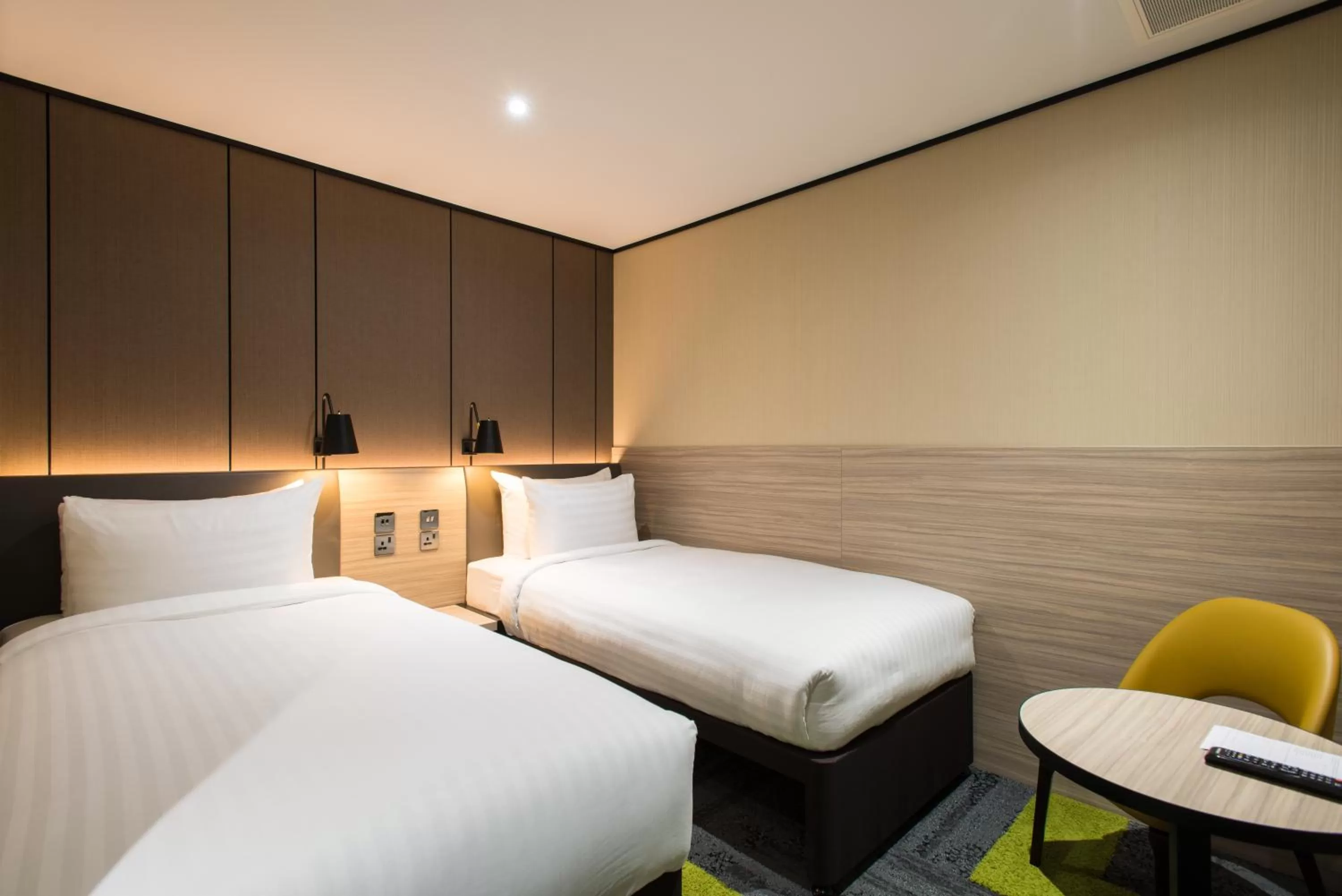 Bedroom, Bed in Aerotel London Heathrow Airport, Terminal 2 & Terminal 3
