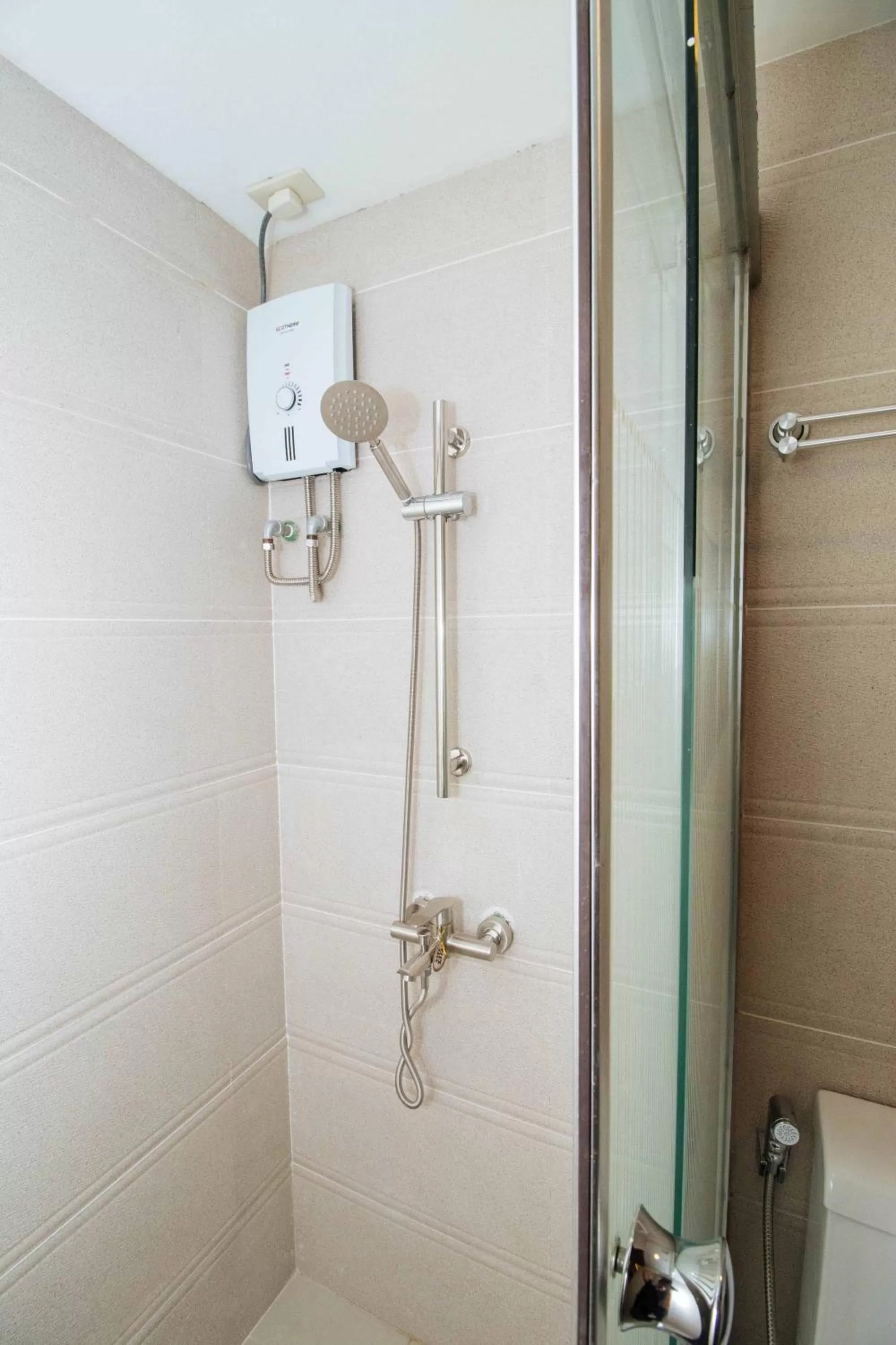 Shower in Northpointe Residences
