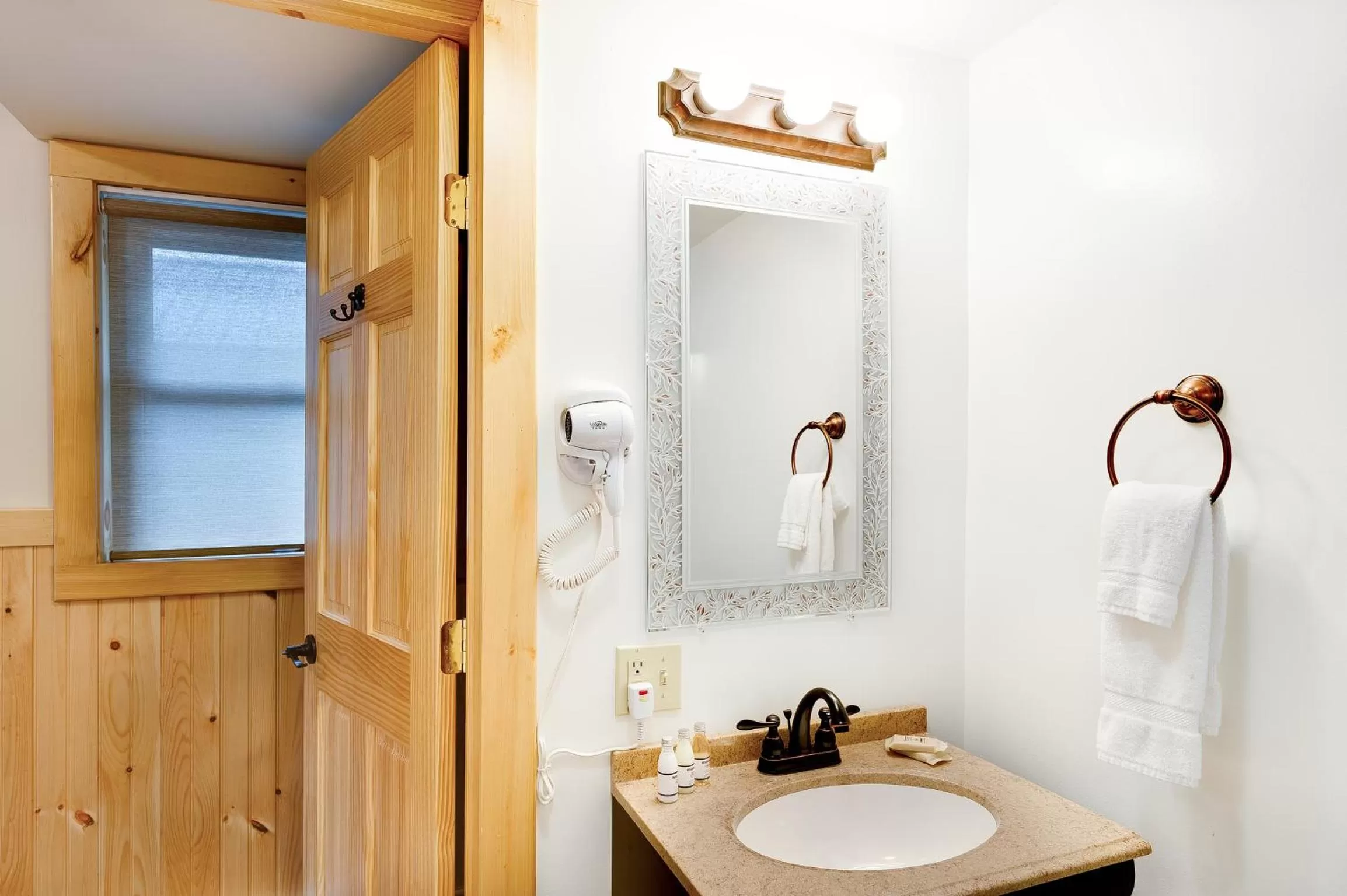 Bathroom in Cobble Mountain Lodge
