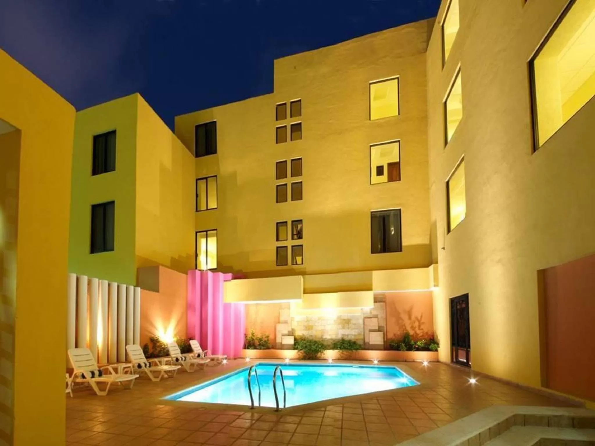 Property building in Hotel Plaza Colonial