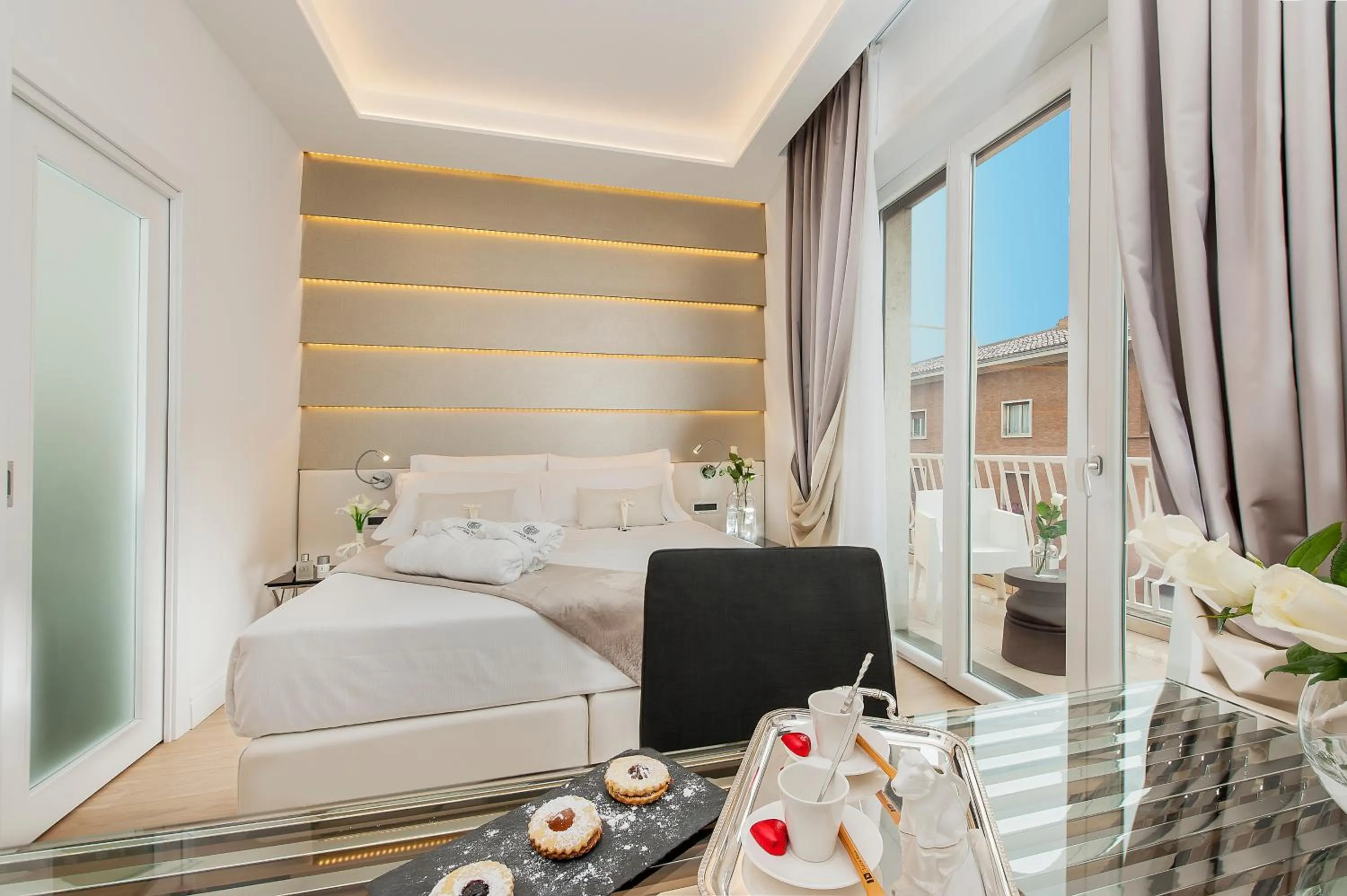 Bed in Vatican Style