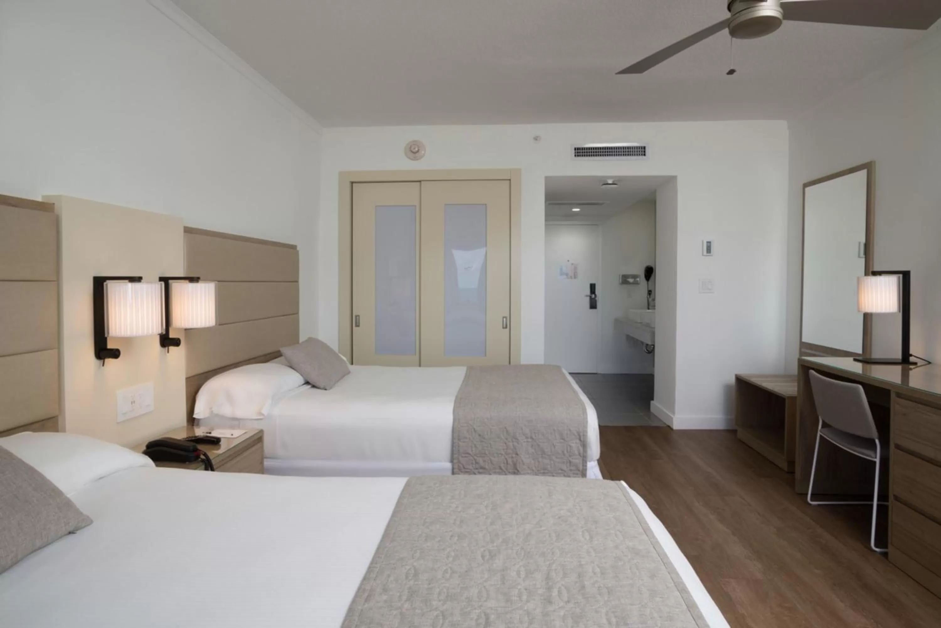 Photo of the whole room, Bed in Riu Plaza Miami Beach