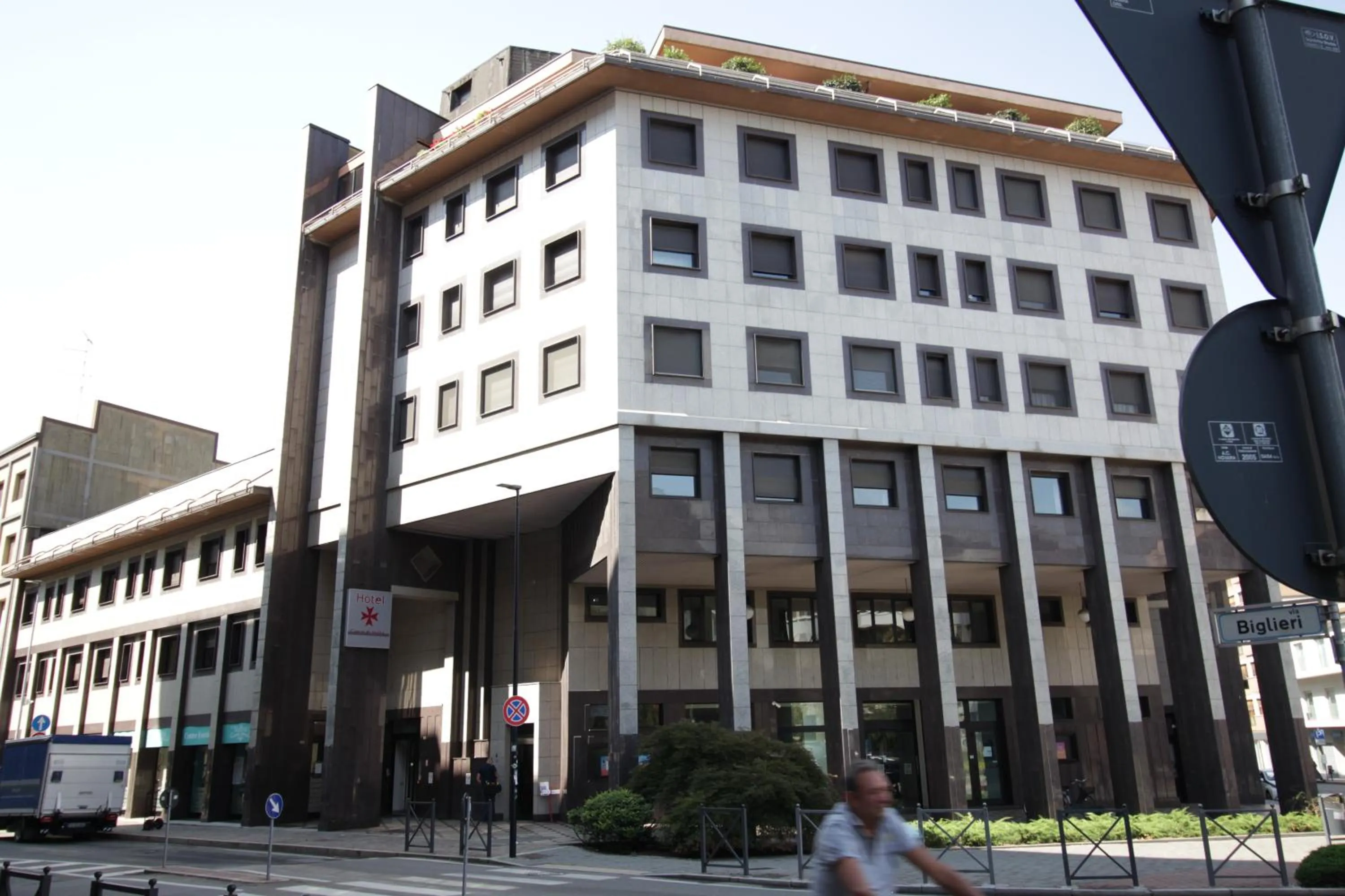 Property building in Hotel Croce Di Malta