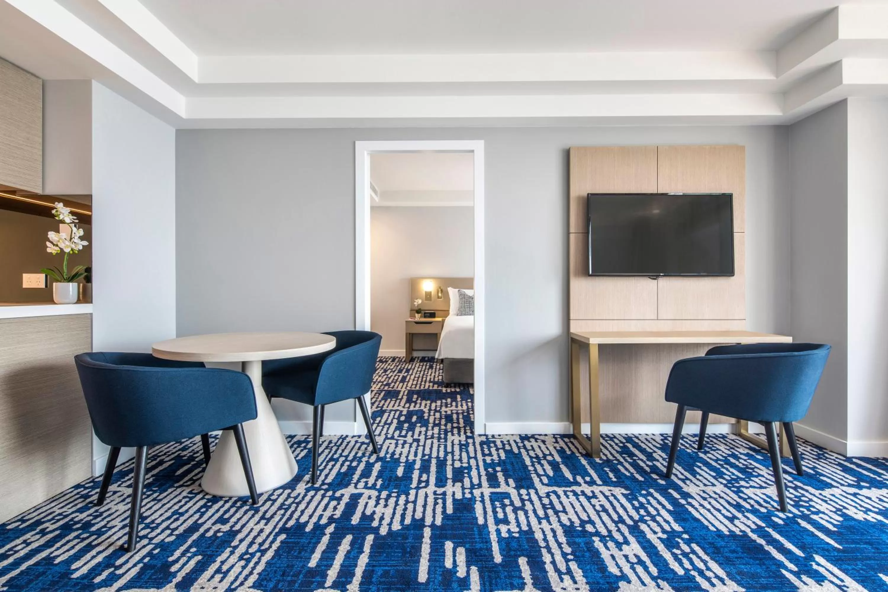 Living room in Crowne Plaza Sydney Coogee Beach by IHG