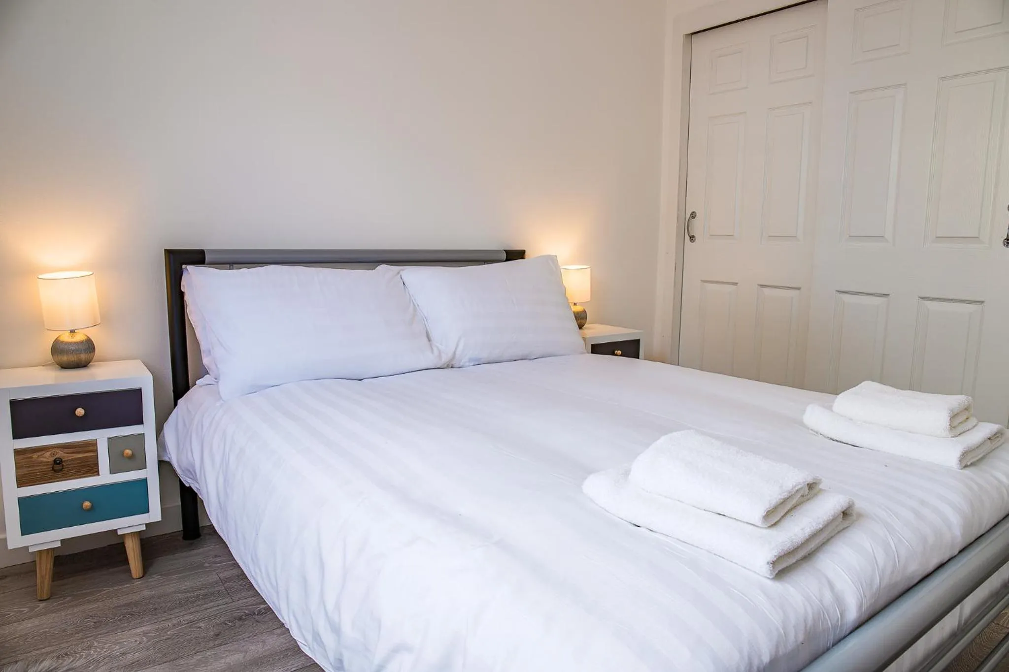 Bedroom, Bed in Millburn Apartment