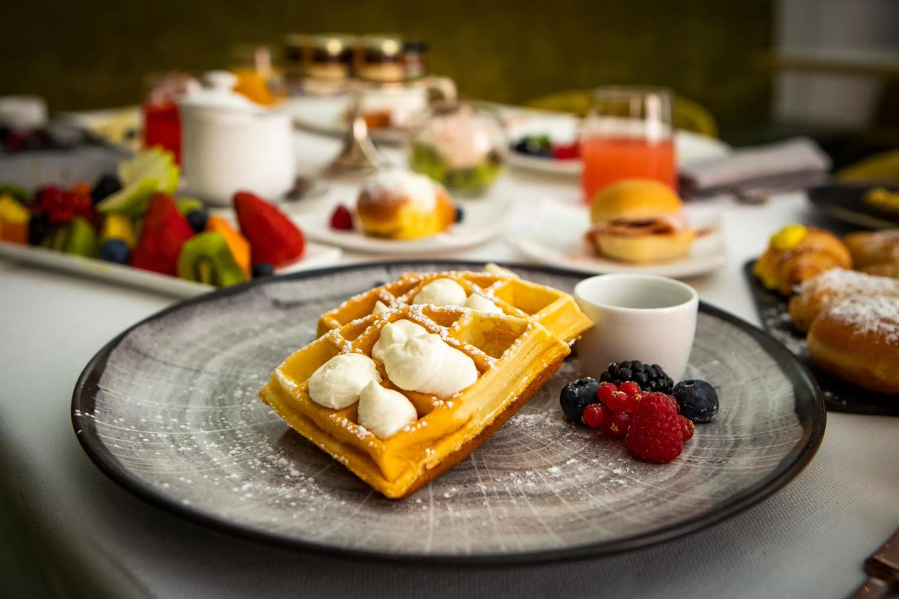 Breakfast in Elizabeth Unique Hotel | a Member of Design Hotels™