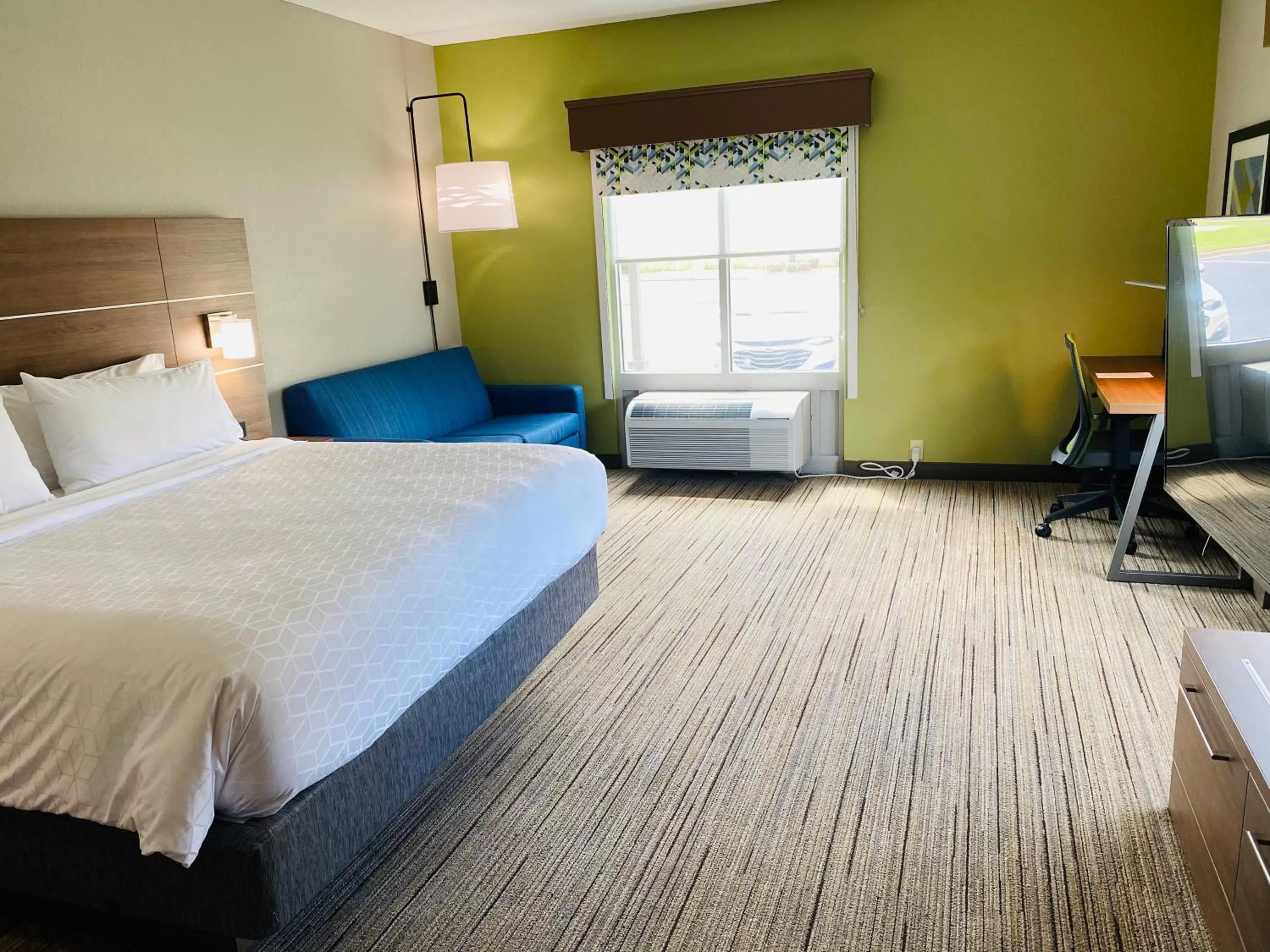 Photo of the whole room, Bed in Holiday Inn Express & Suites - Enterprise by IHG