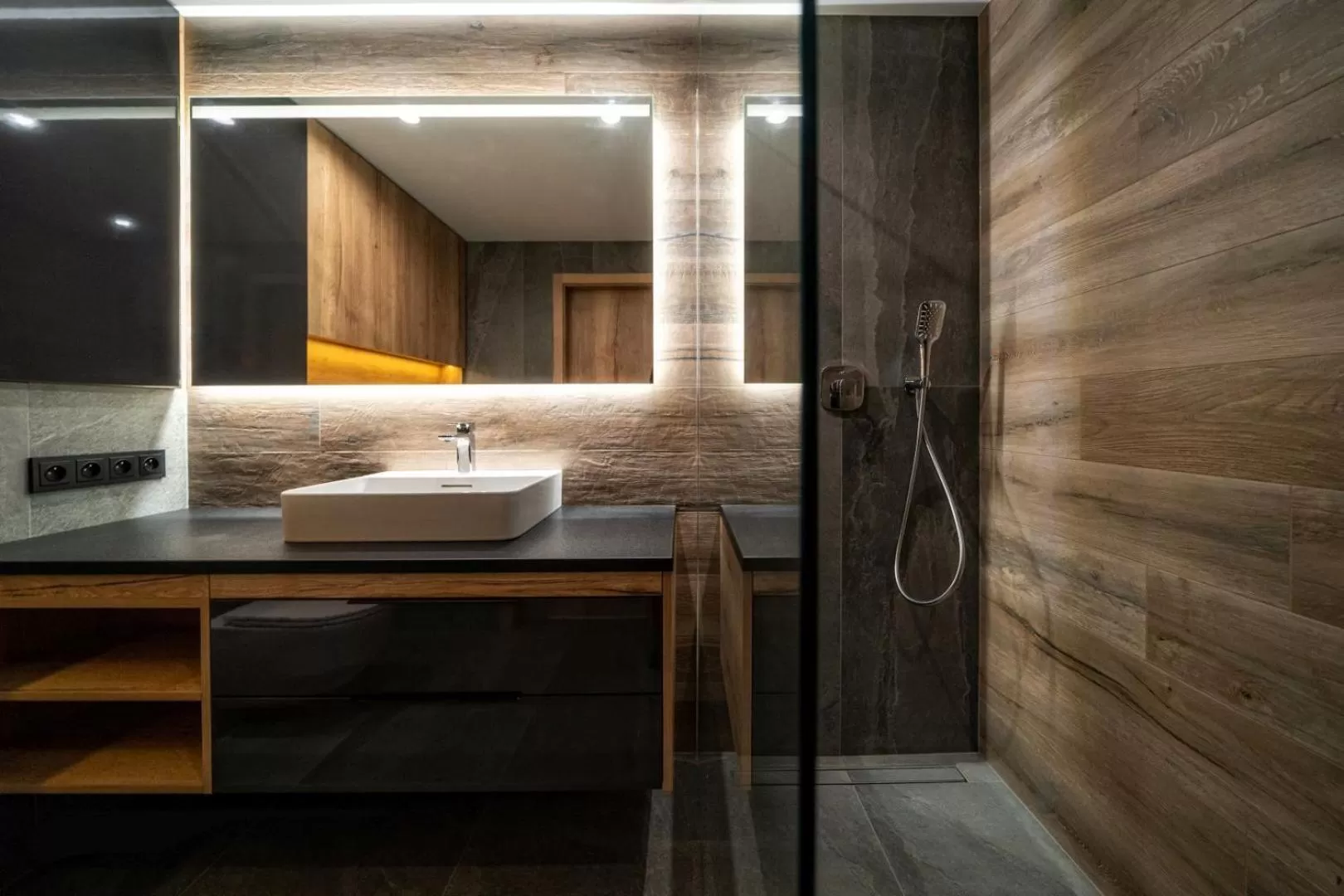 Shower in Hotel META Resort & Vine SPA