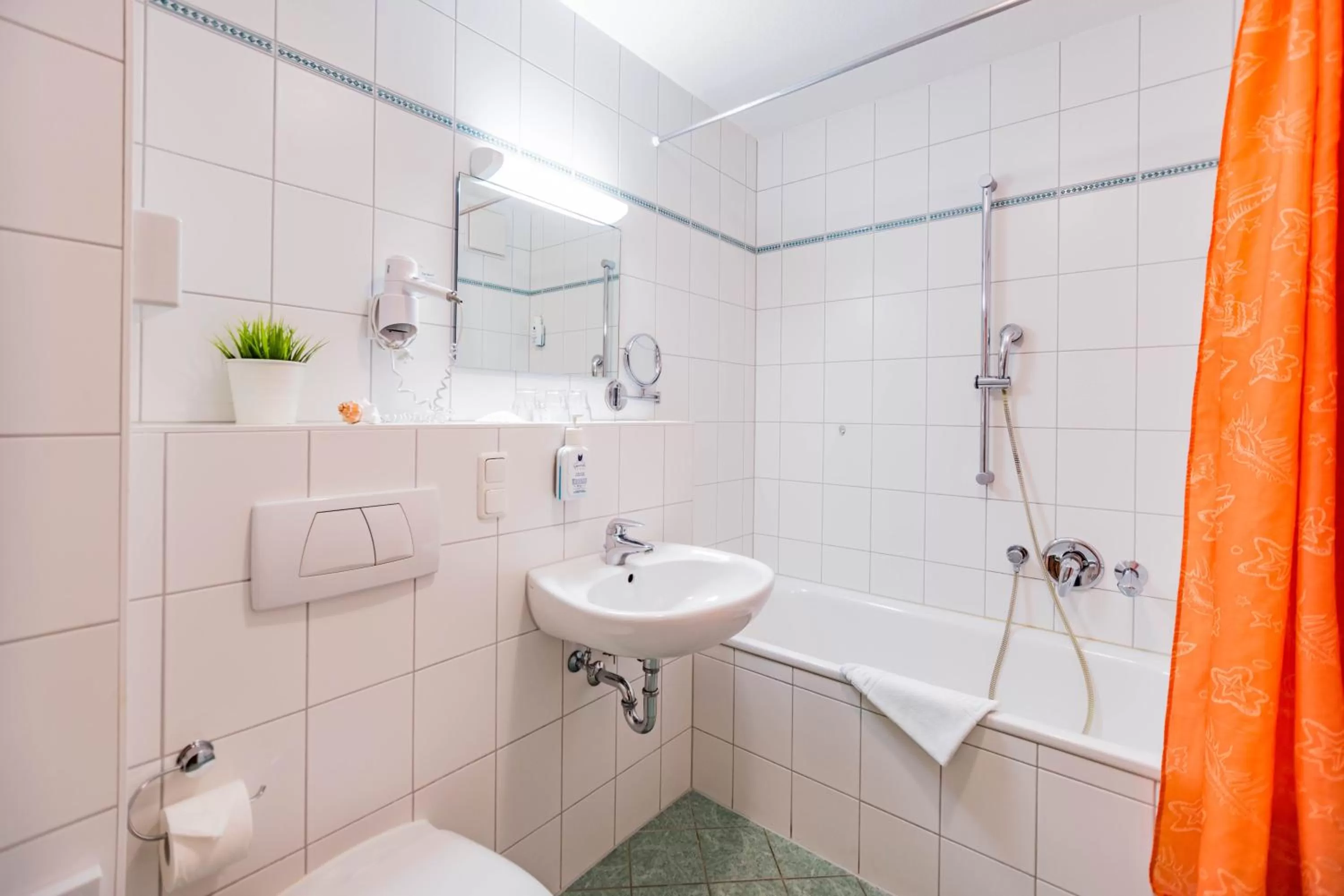 Photo of the whole room, Bathroom in Am Weststrand Apartmenthaus Waldeck