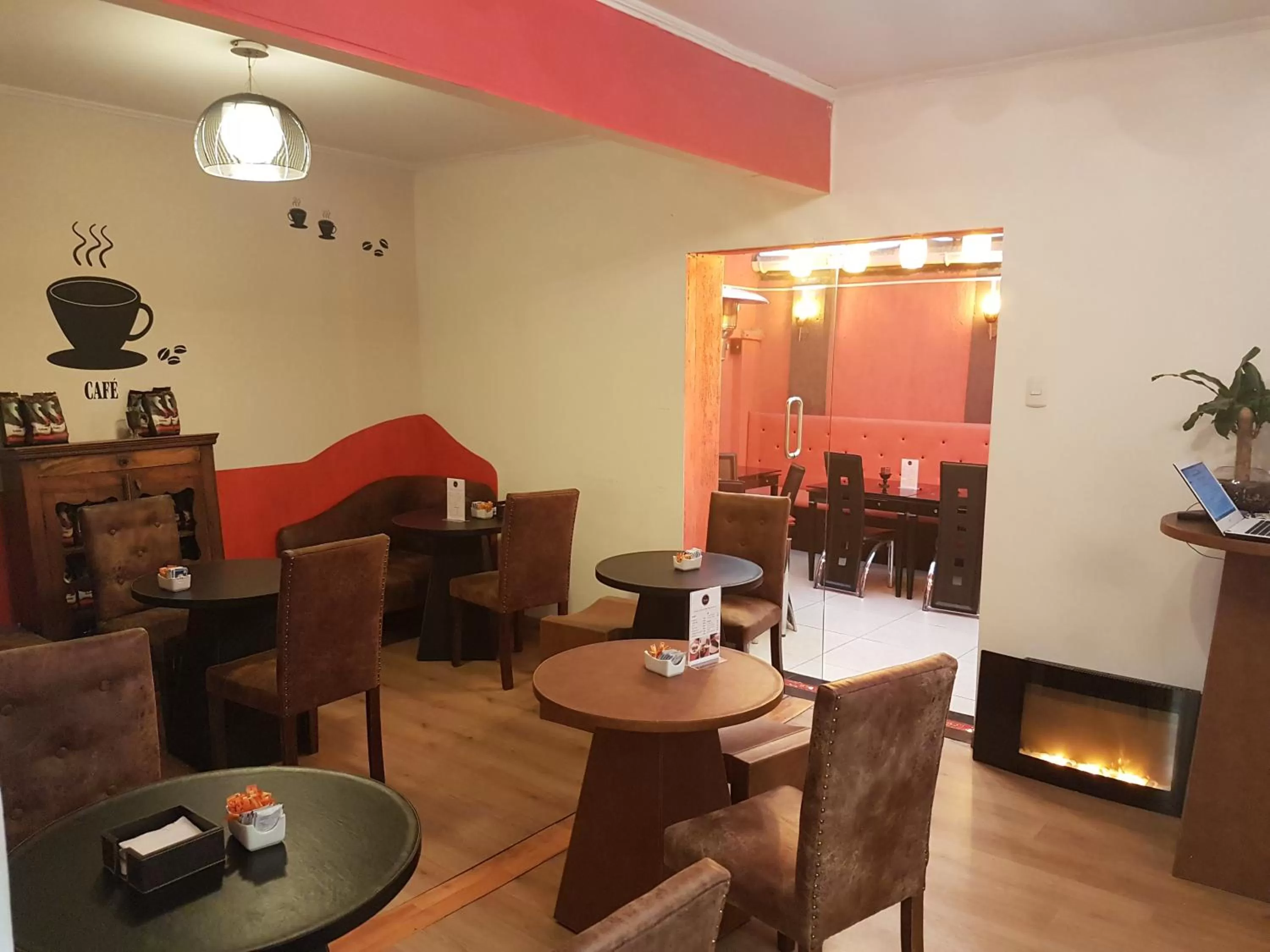 Restaurant/Places to Eat in Hotel Smart Bellas Artes