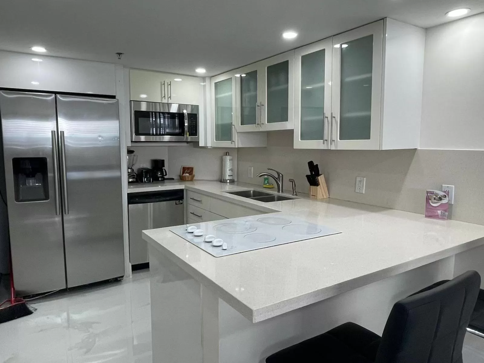 kitchen, Kitchen/Kitchenette in The Alexander Beach Residences