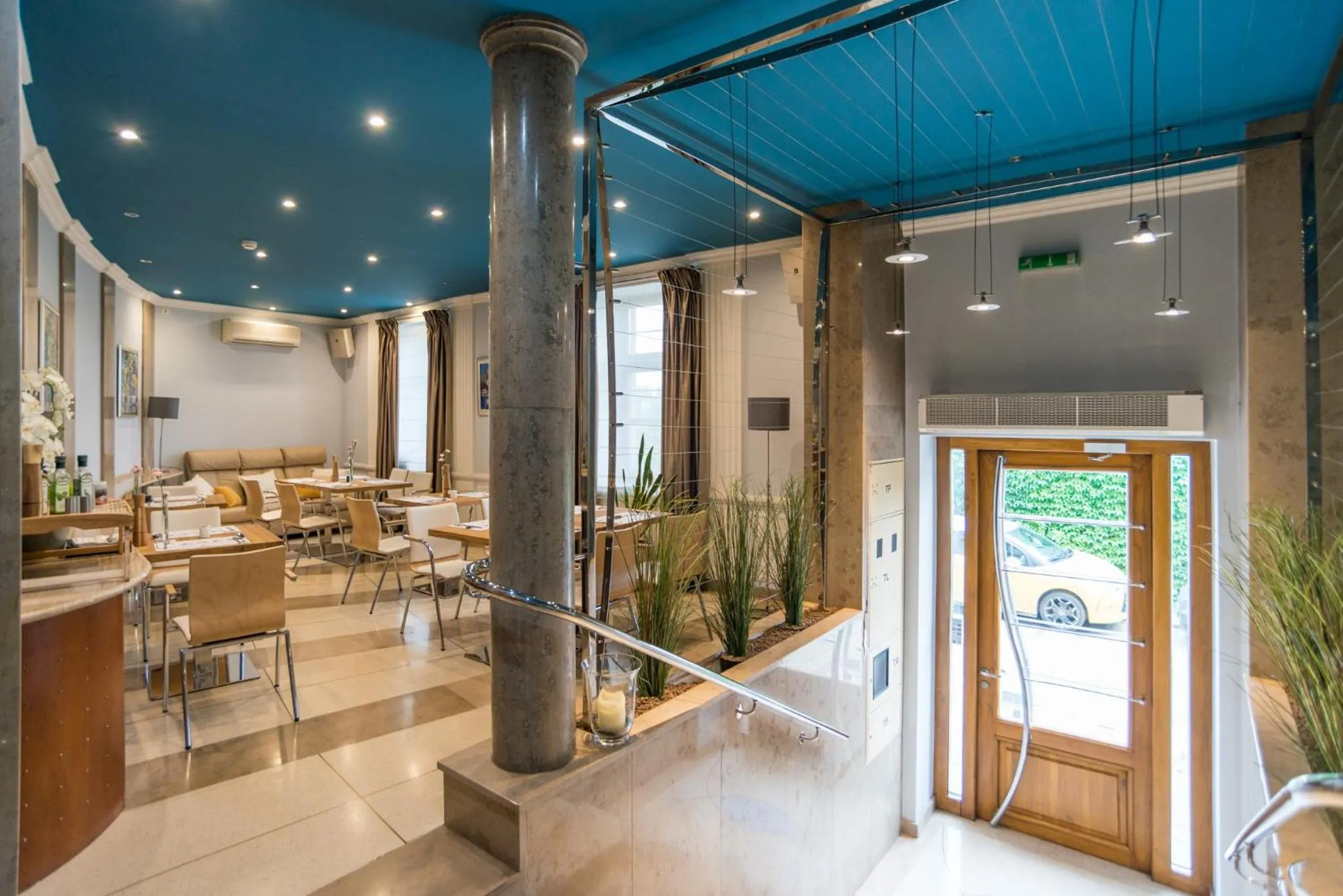 Restaurant/places to eat in Blue Swan