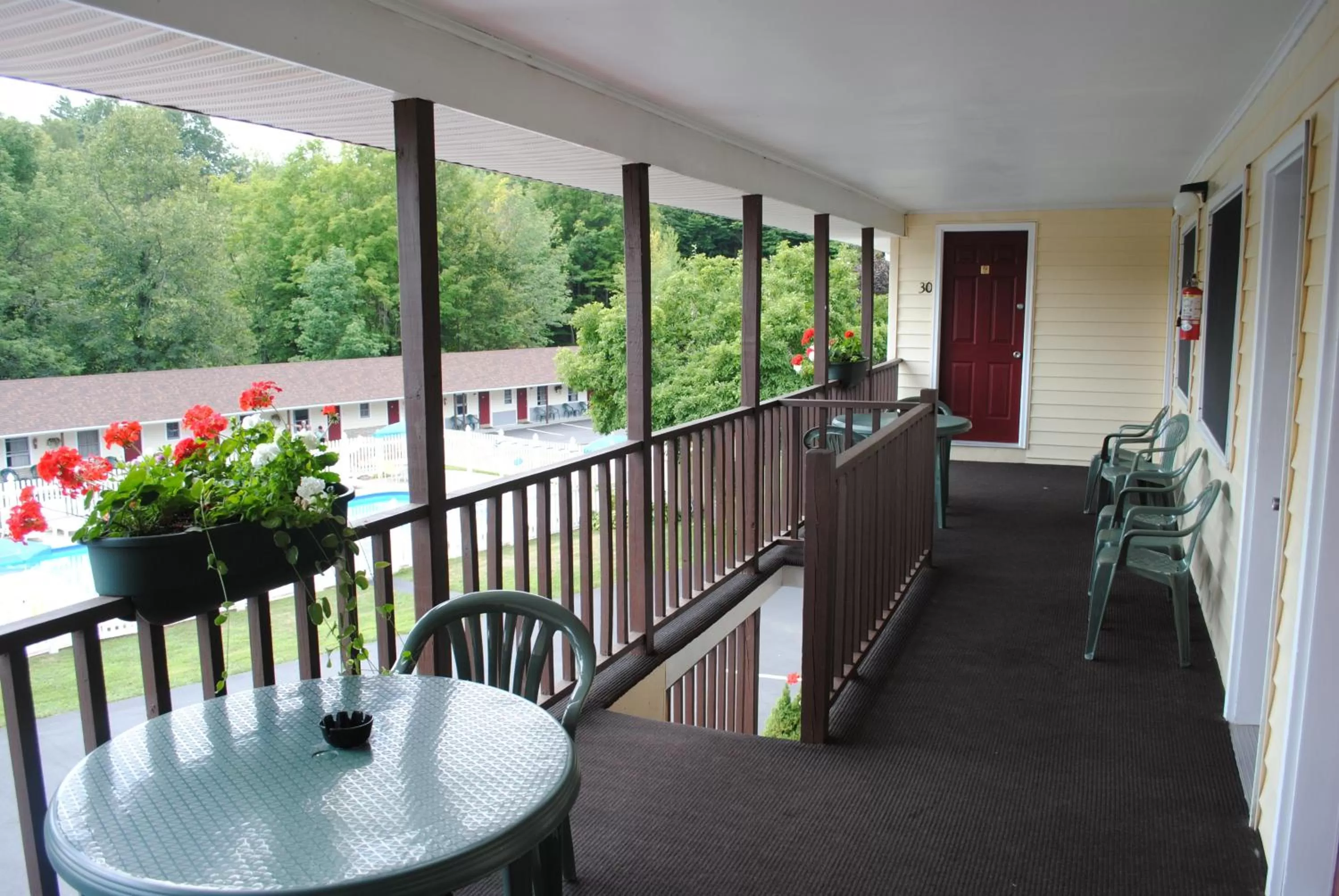 Day in Fran Cove Motel