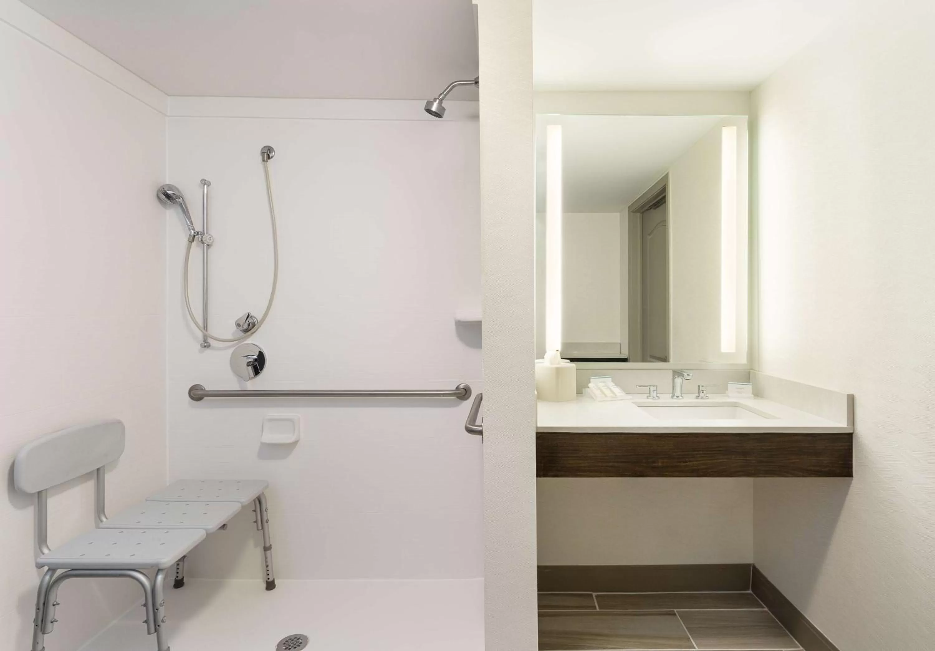 Bathroom in Hilton Garden Inn Melville