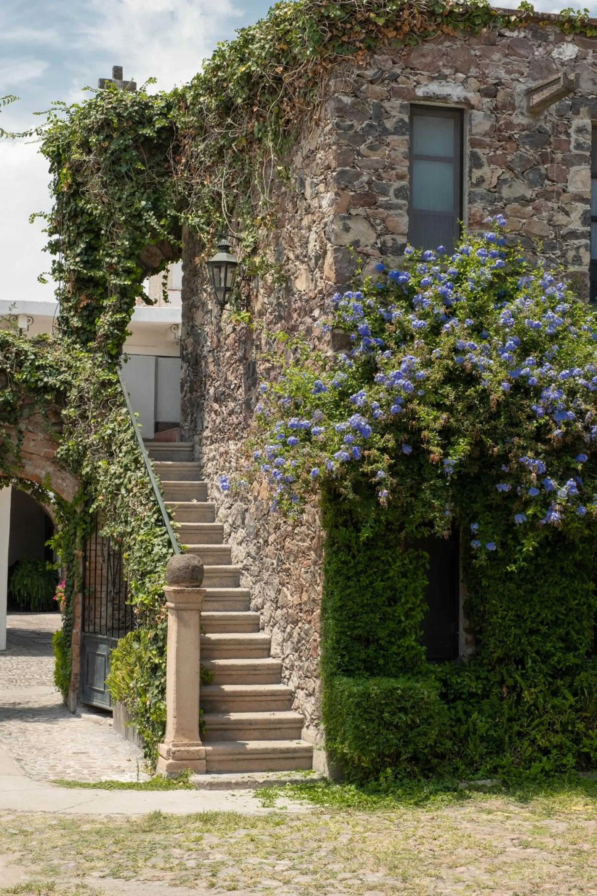 Property building in Hotel Layseca