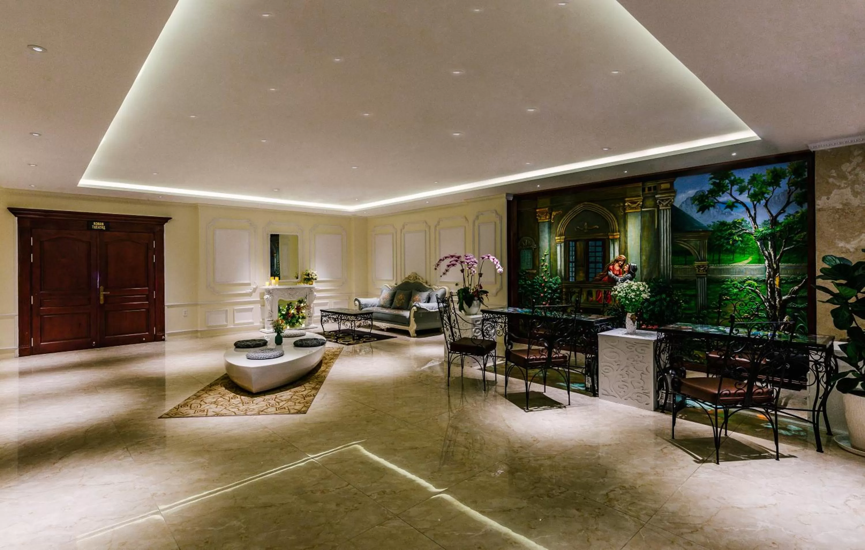 Living room in Happy Life Grand Hotel & Rooftop Skybar