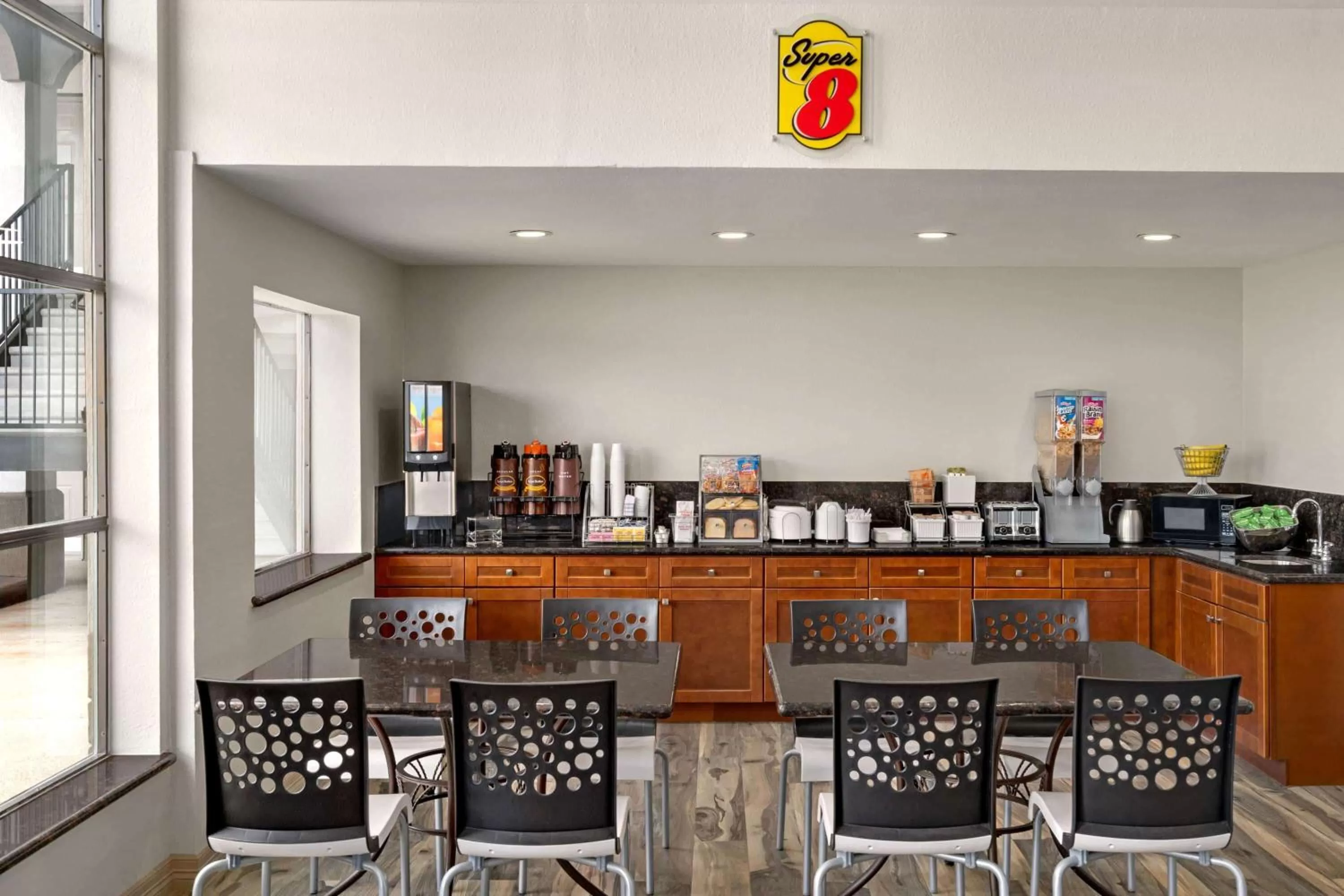 Restaurant/Places to Eat in Super 8 by Wyndham Houston/Dtwn/I-610