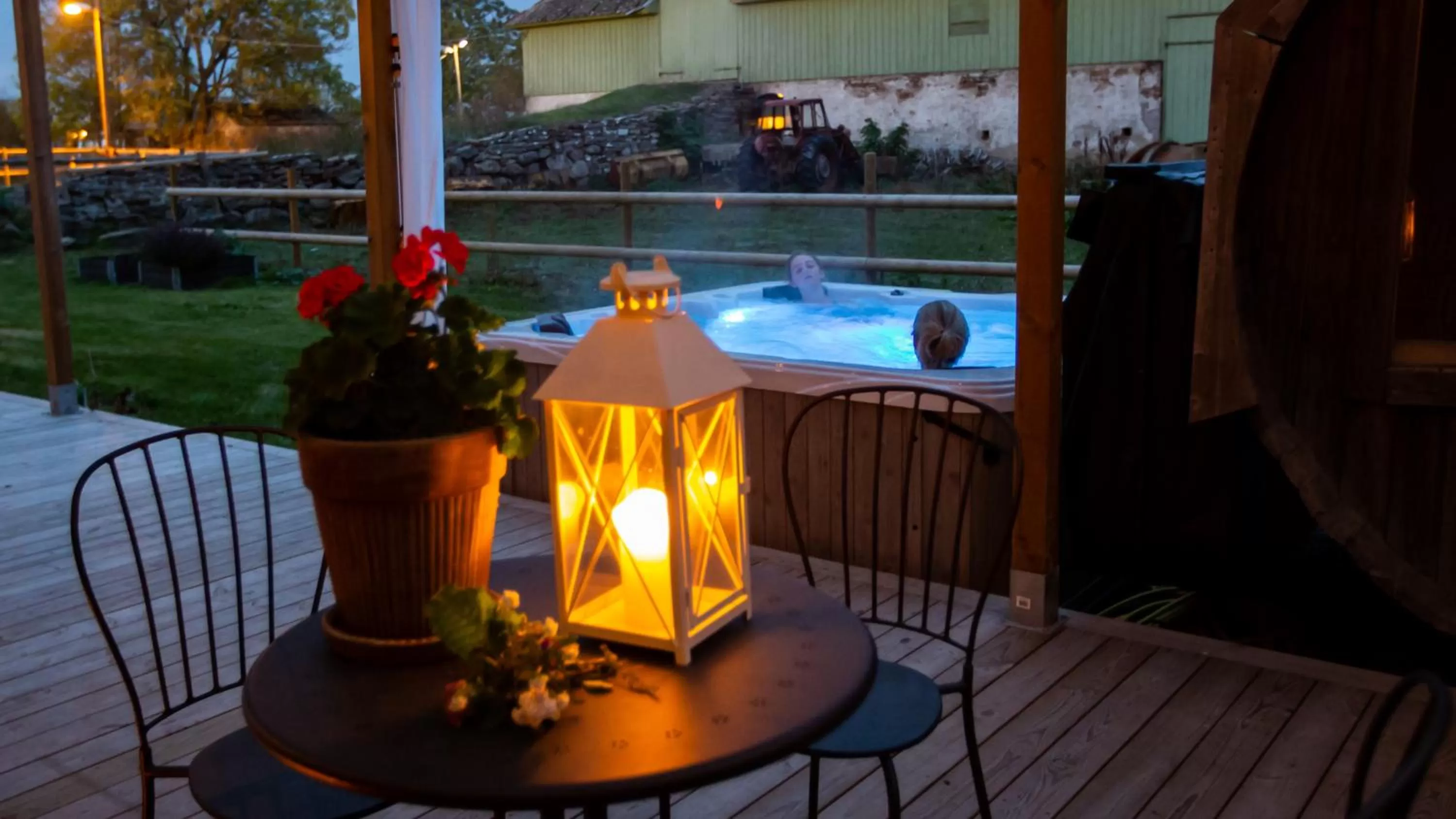 Hot Tub, Swimming Pool in Ölands Yoga Studio & Islandshästar, Stugor & Rum