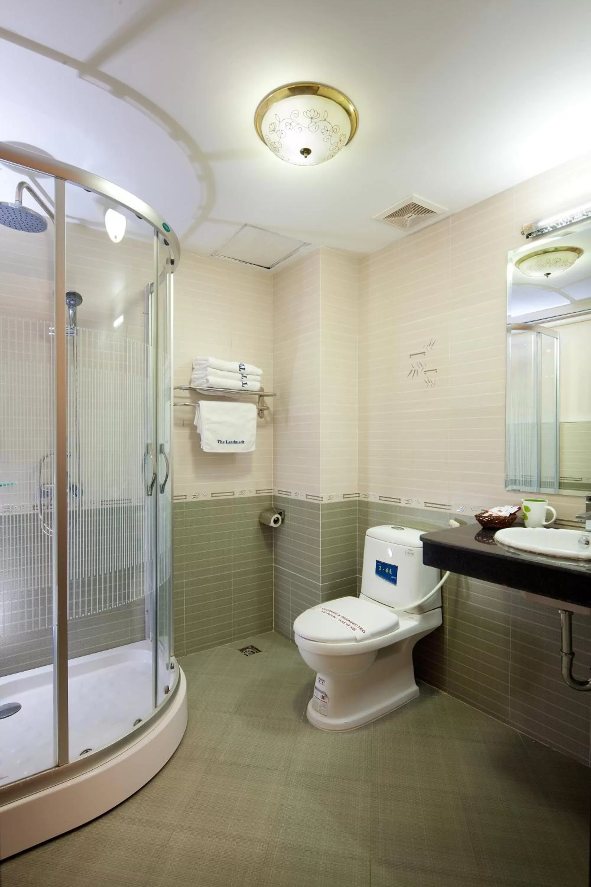 Bathroom in Spoon Hotel