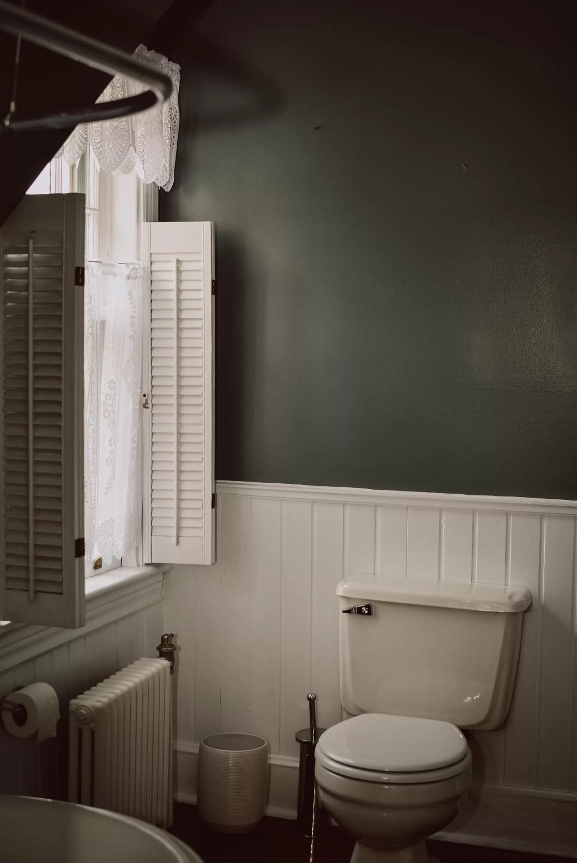 Hill Road Manor Bed & Breakfast