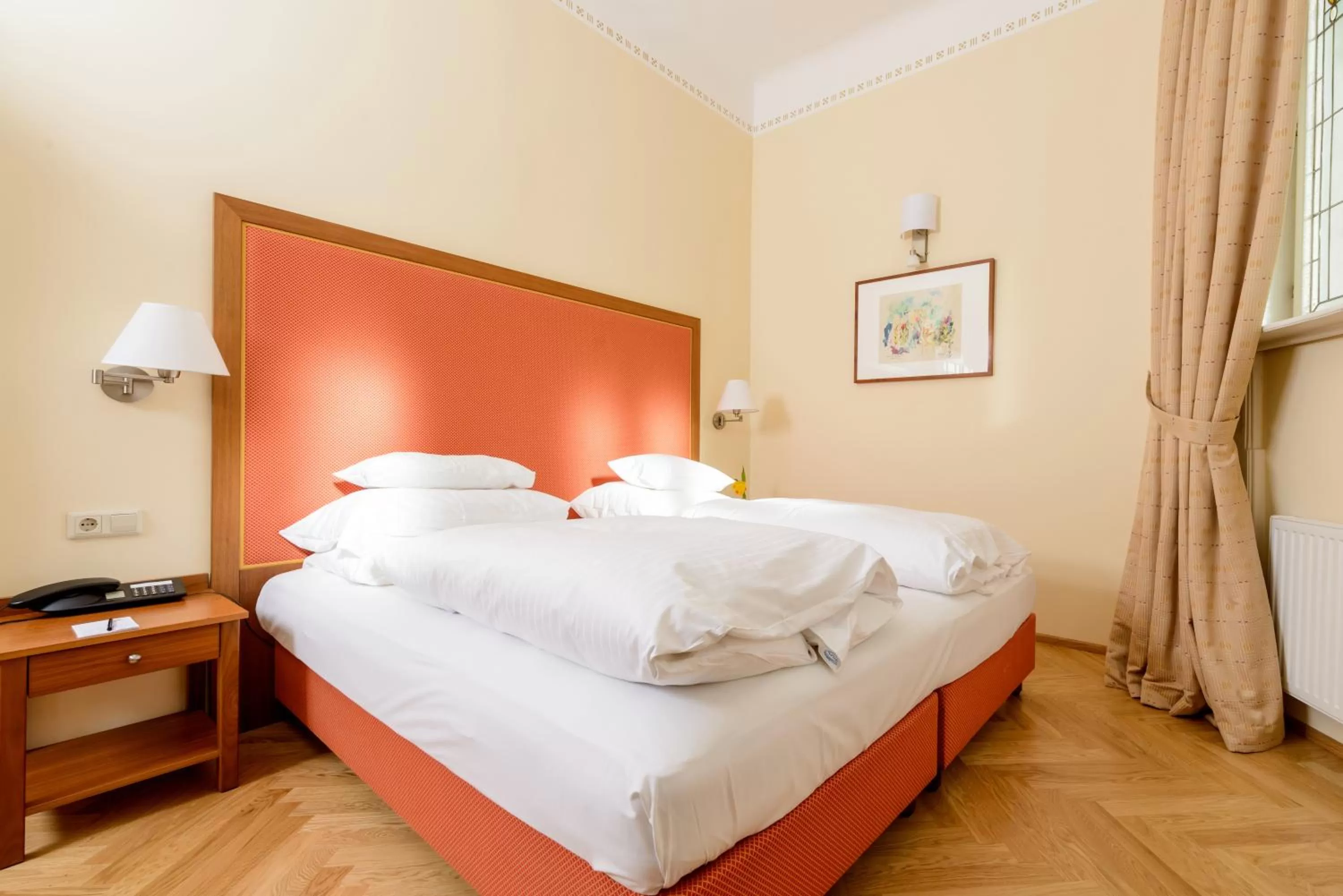 Bedroom, Bed in Hotel Herzoghof