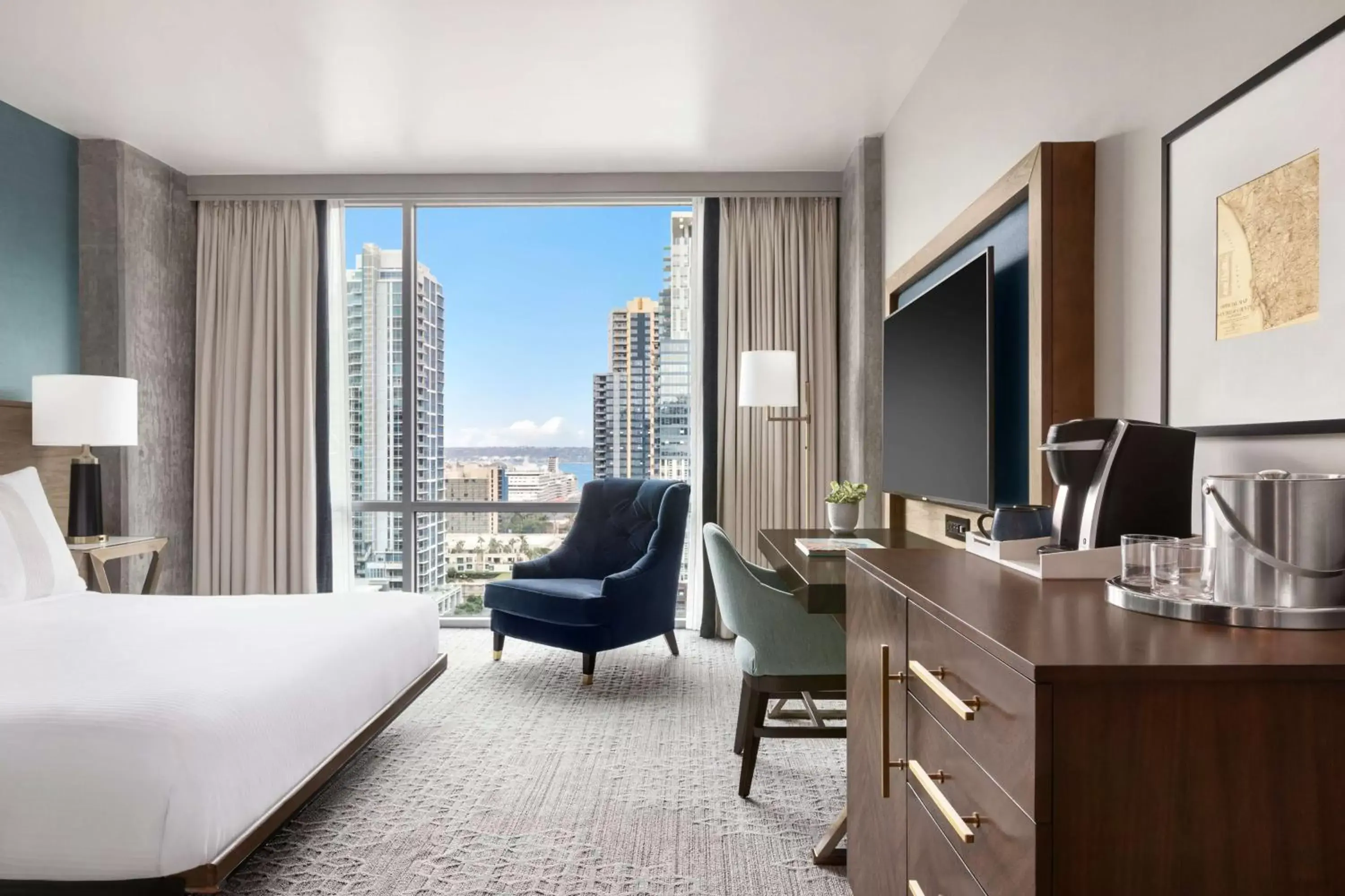 Upper Level King Room with City View in Carte Hotel San Diego Downtown, Curio Collection By Hilton Upper Level King Room with City View in Carte Hotel San Diego Downtown, Curio Collection By Hilton